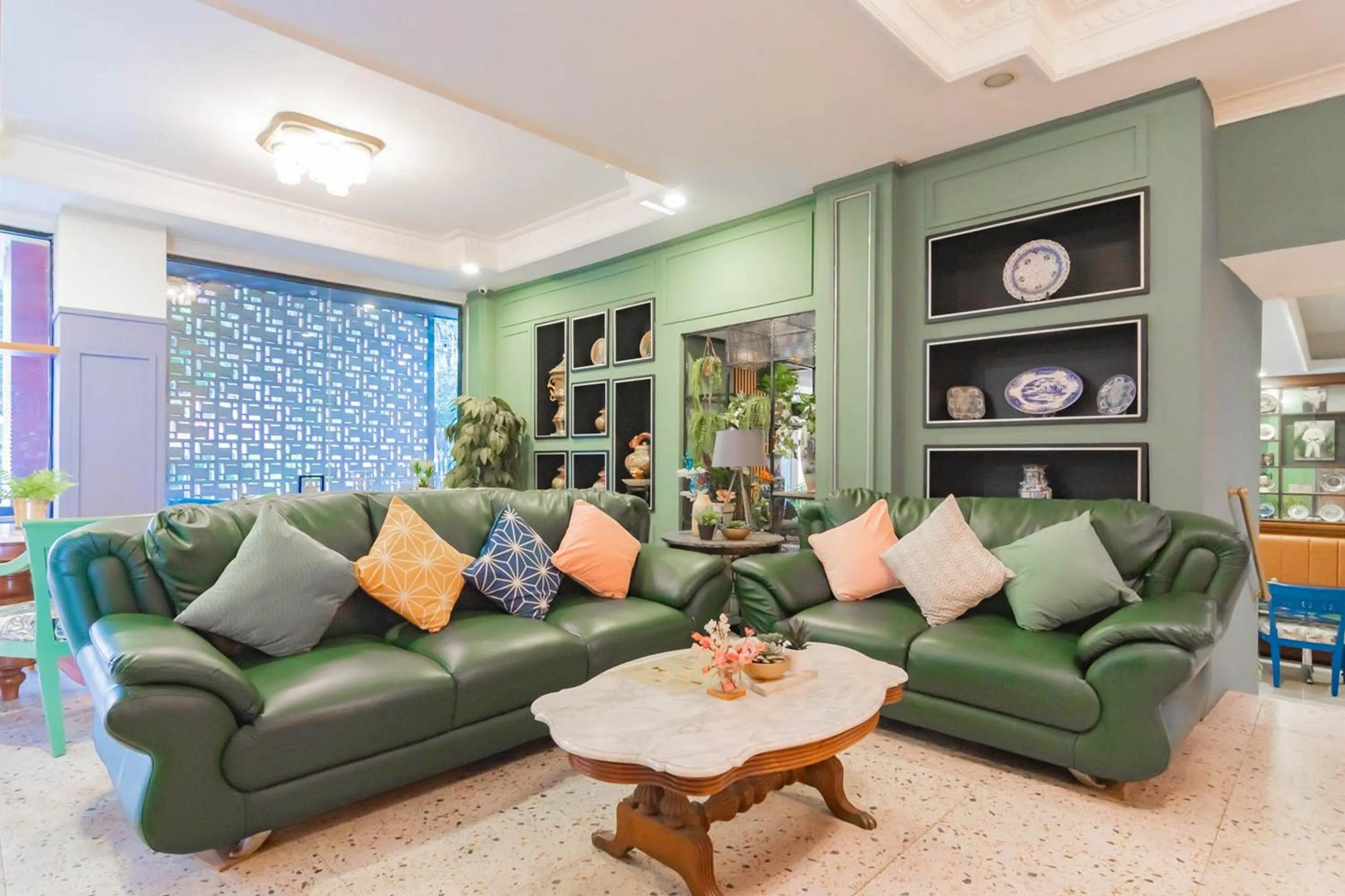 Living room in Cihampelas Hotel 2 Mitra RedDoorz