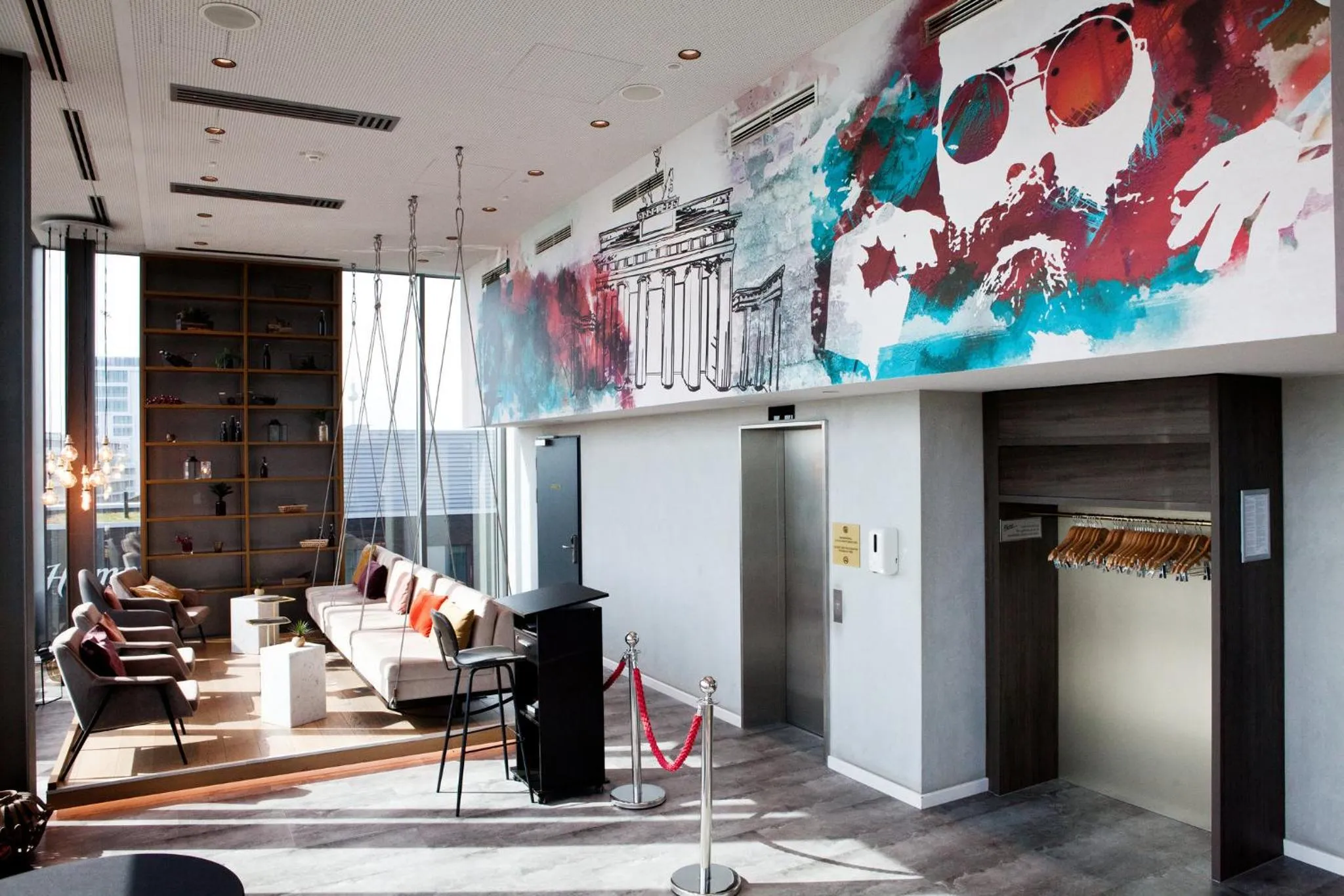 Living room in Hotel Indigo Berlin - East Side Gallery