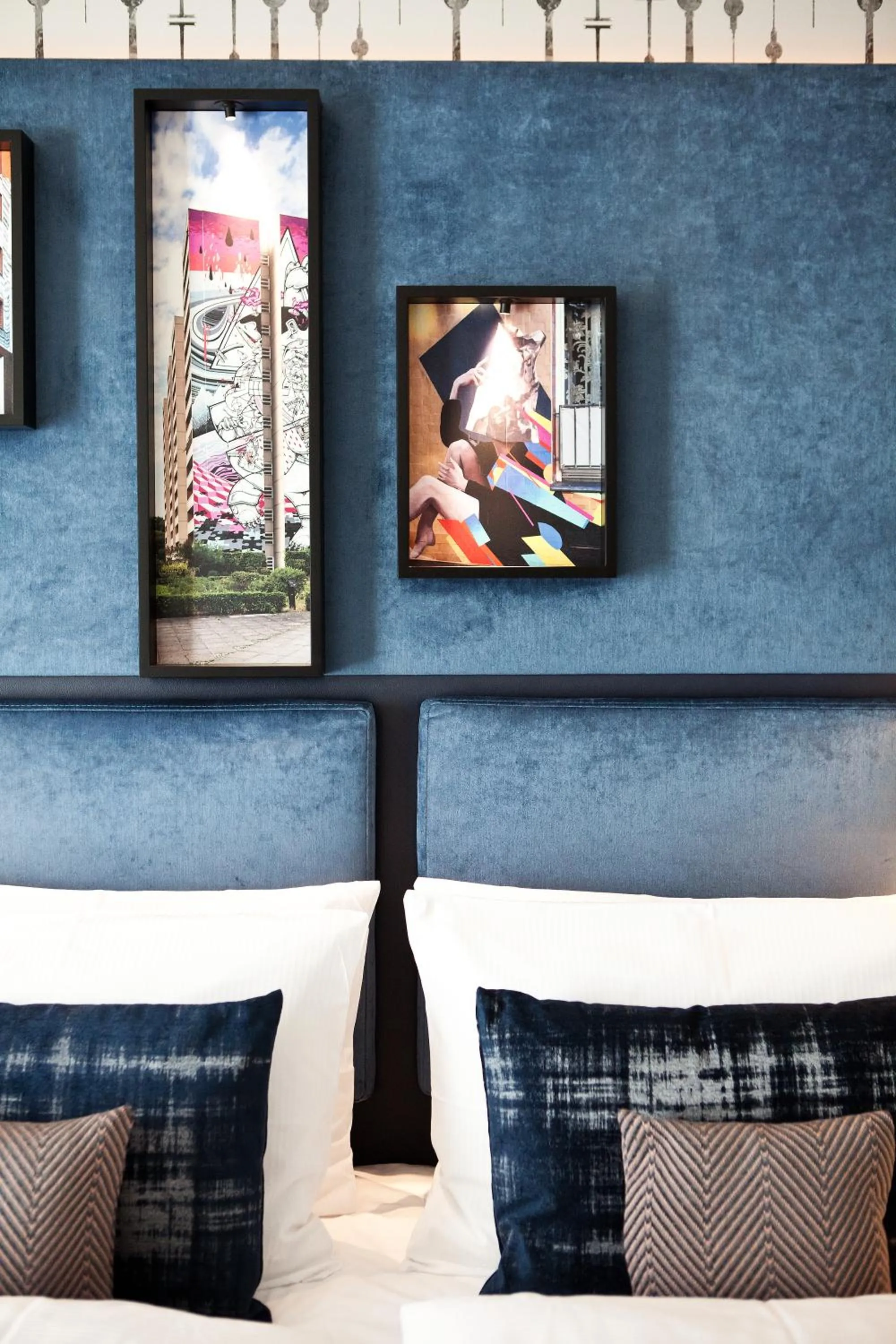 Bed in Hotel Indigo Berlin - East Side Gallery