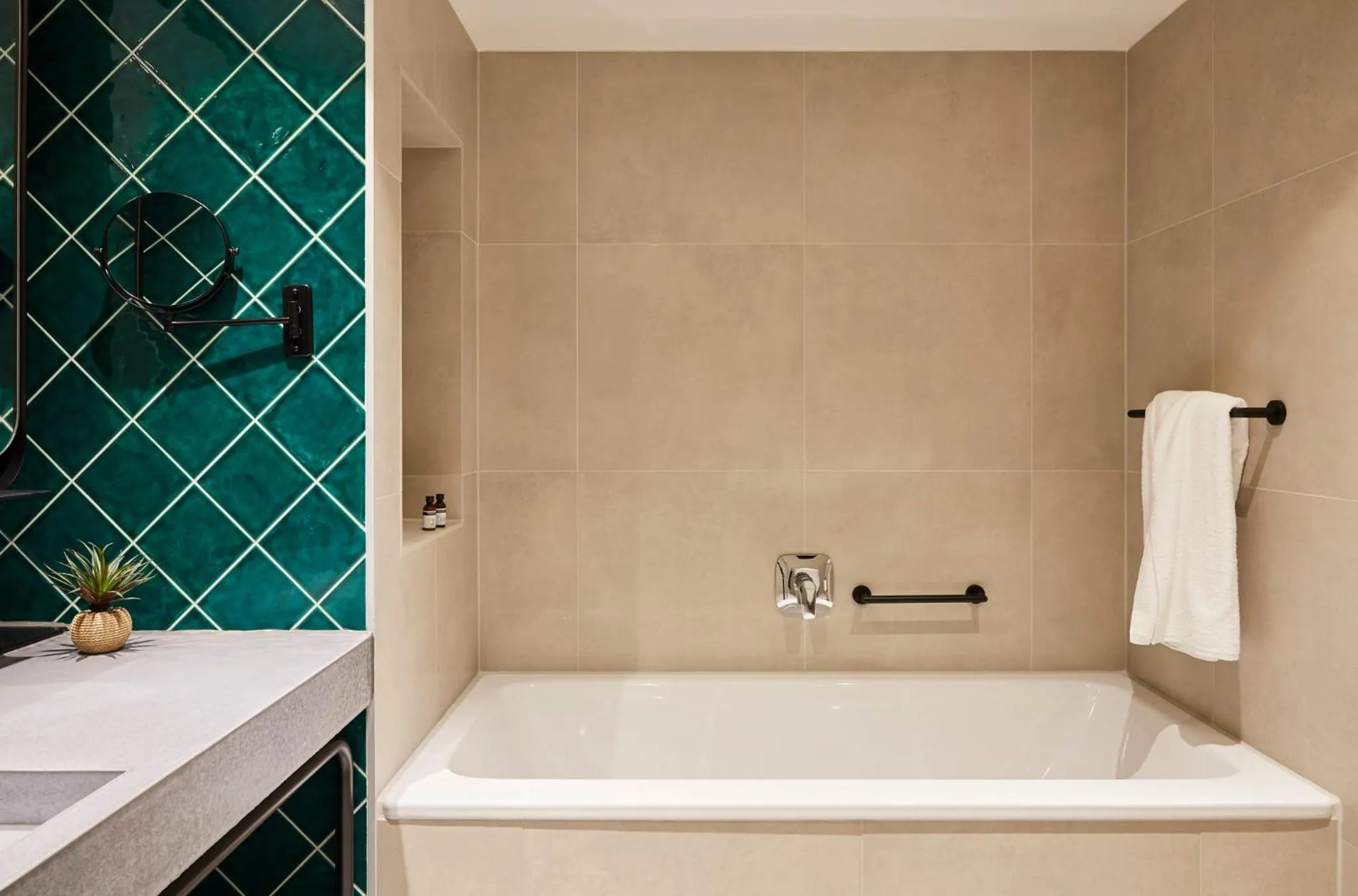 Bathroom in Hotel Indigo Berlin - East Side Gallery