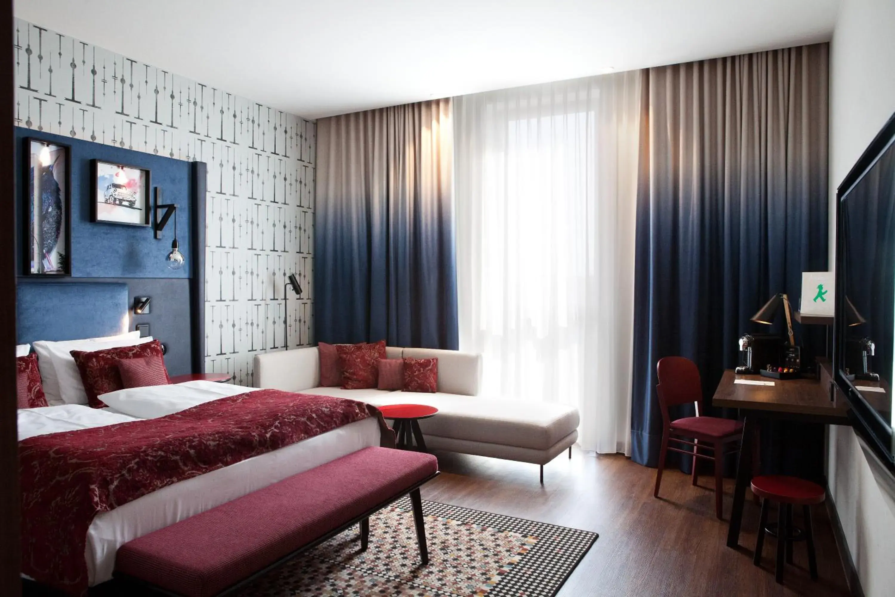 Premium Queen Room with Gallery View - East Side in Hotel Indigo Berlin - East Side Gallery Premium Queen Room with Gallery View - East Side in Hotel Indigo Berlin - East Side Gallery