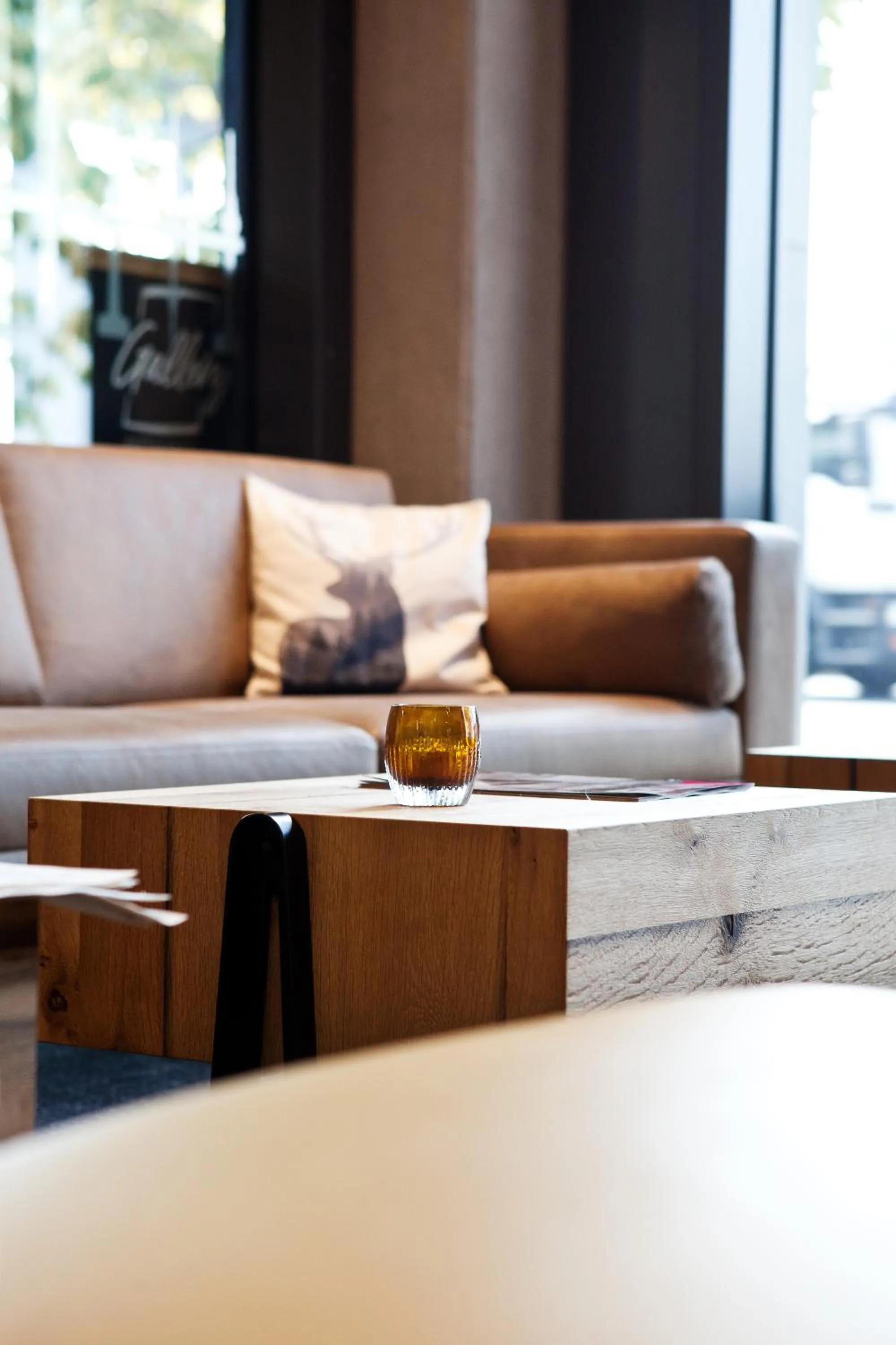 Living room in Hotel Indigo Berlin - East Side Gallery