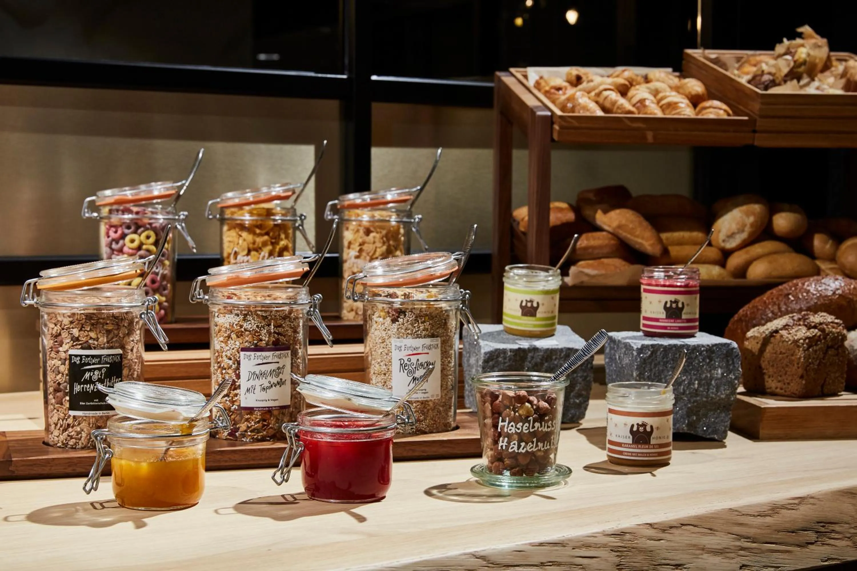 Food in Hotel Indigo Berlin - East Side Gallery