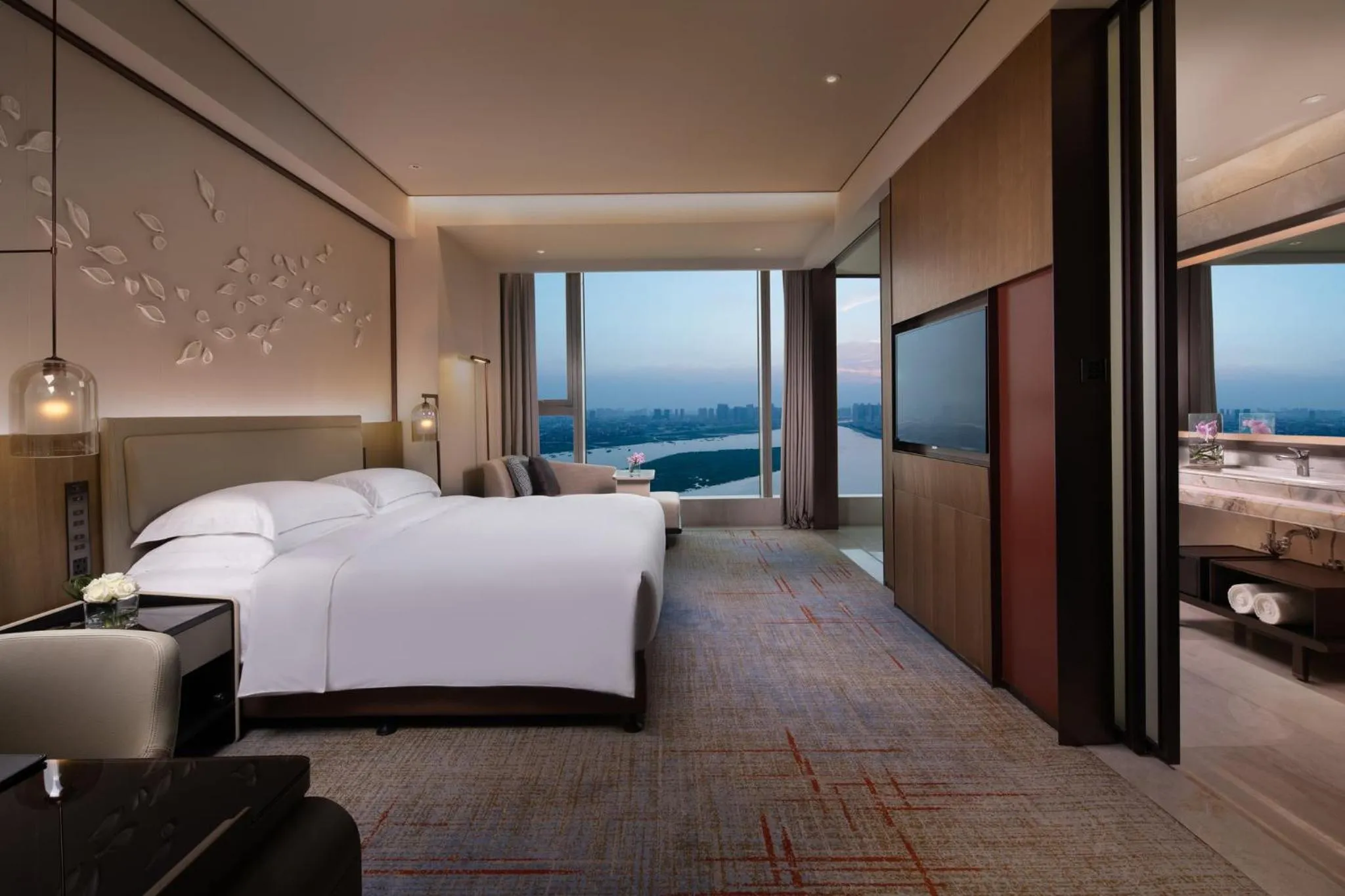 Photo of the whole room, Bed in InterContinental Quanzhou by IHG