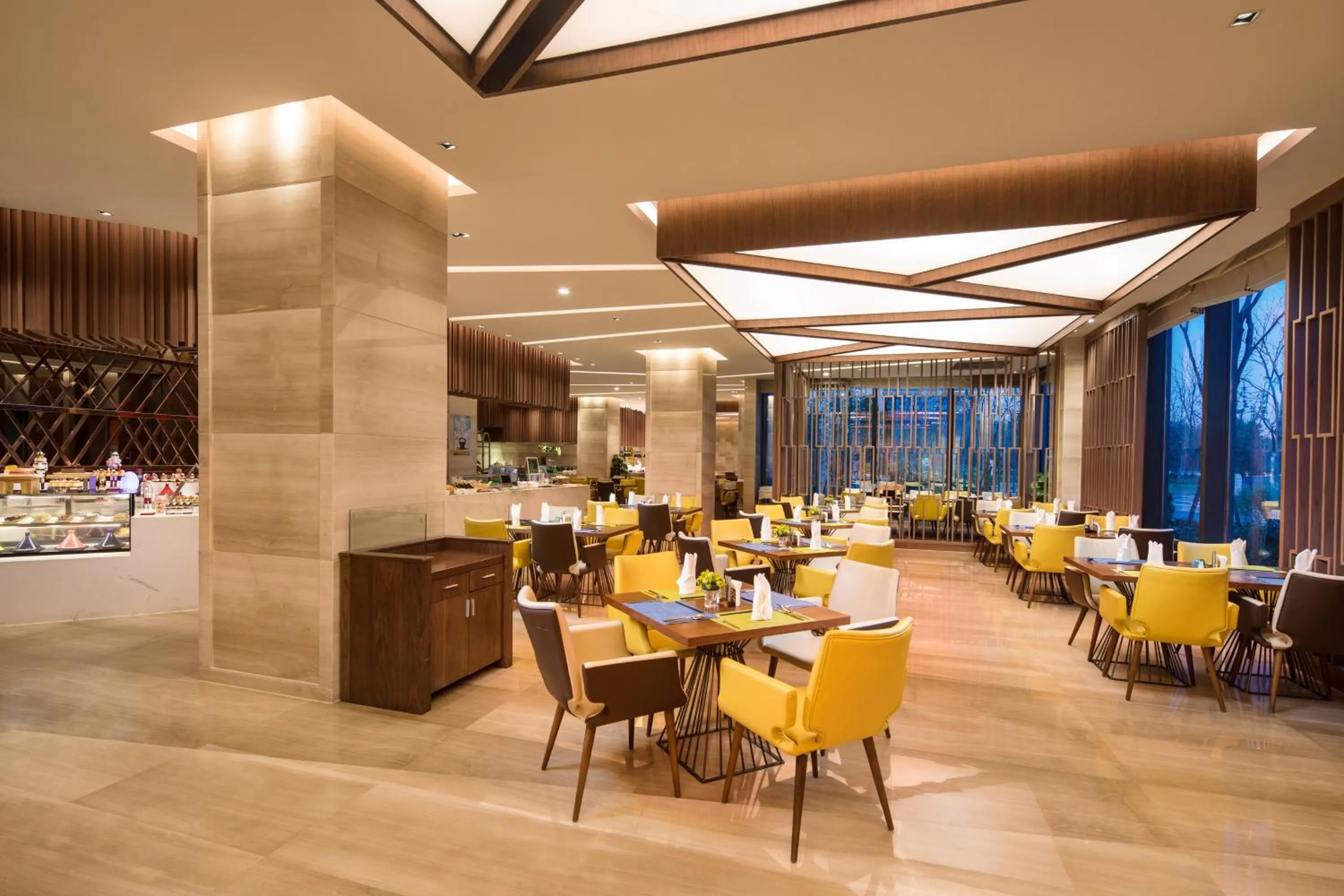 Restaurant/places to eat in Holiday Inn Wuxi Taihu New City by IHG