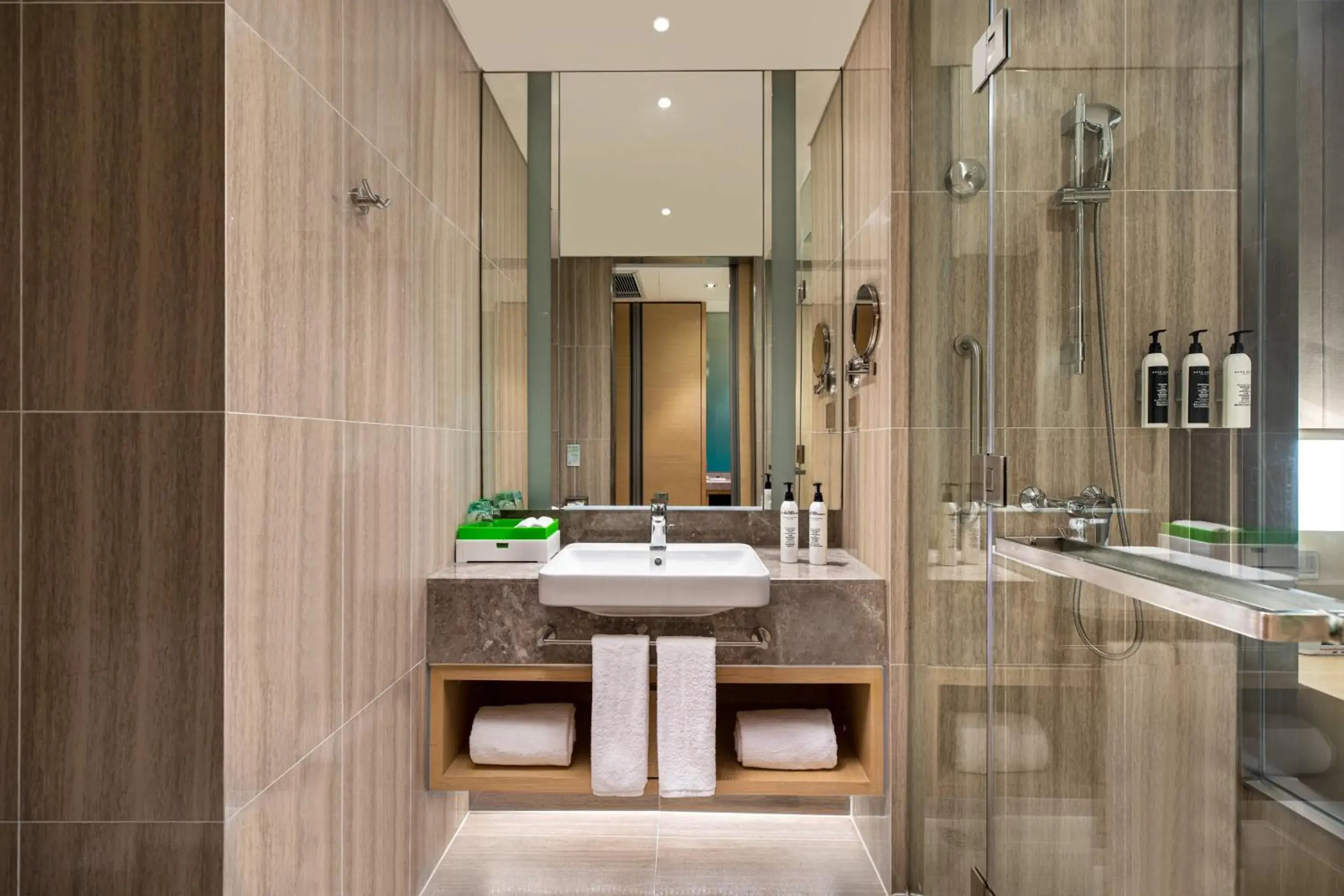 Standard King Room with City View - High Floor in Holiday Inn Wuxi Taihu New City, an IHG Hotel Standard King Room with City View - High Floor in Holiday Inn Wuxi Taihu New City, an IHG Hotel