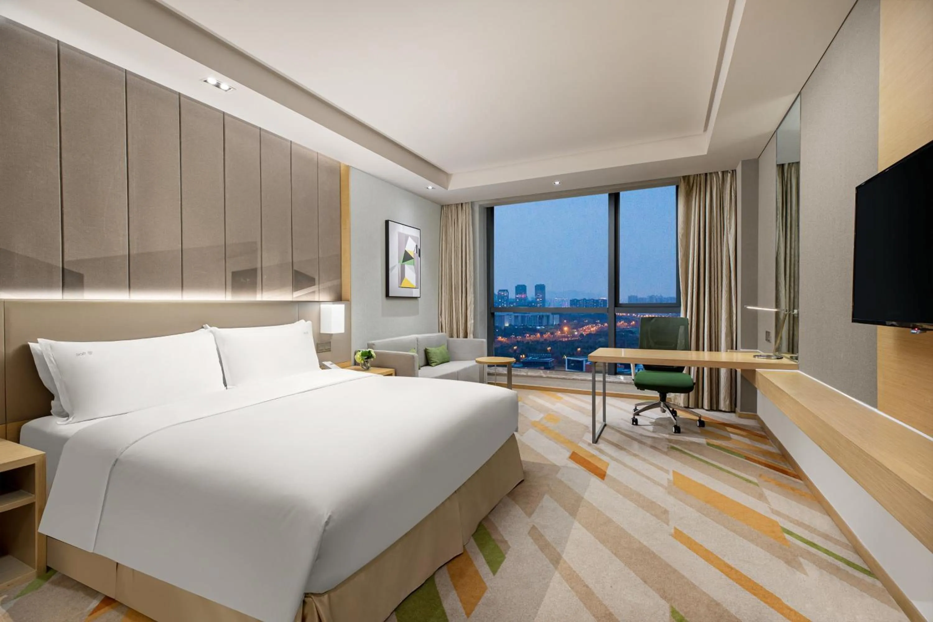 Photo of the whole room, Bed in Holiday Inn Wuxi Taihu New City by IHG