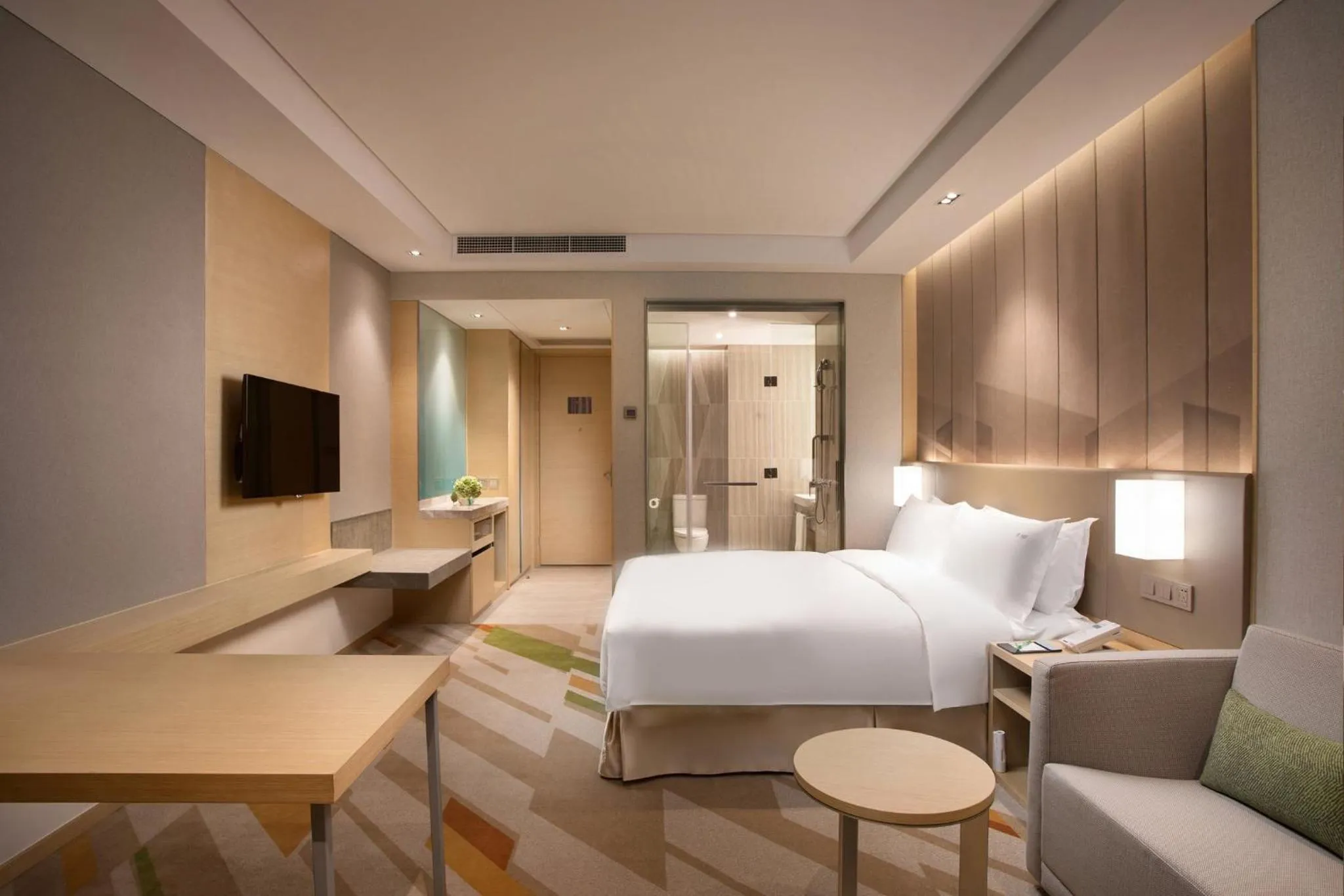 Photo of the whole room, Bed in Holiday Inn Wuxi Taihu New City by IHG