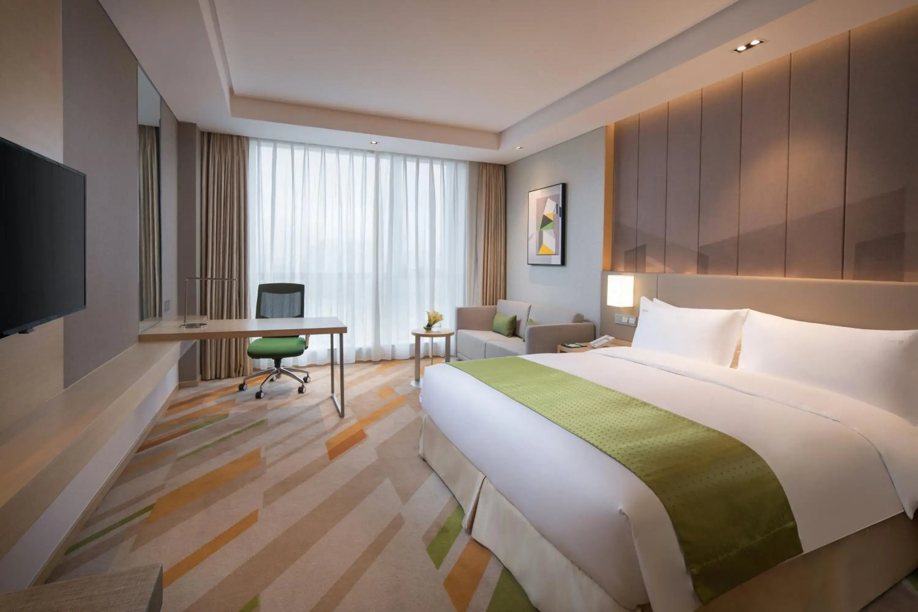 Standard King Room in Holiday Inn Wuxi Taihu New City, an IHG Hotel Standard King Room in Holiday Inn Wuxi Taihu New City, an IHG Hotel