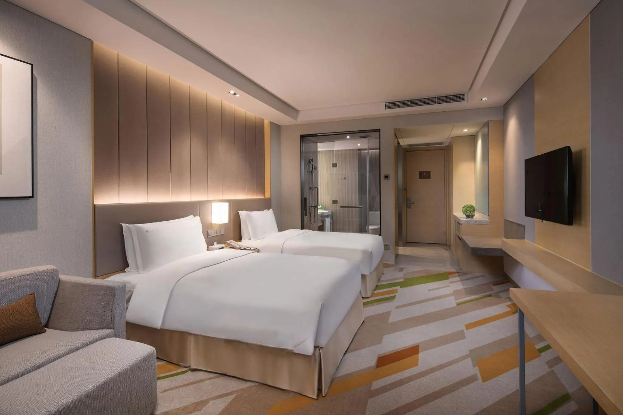 Photo of the whole room, Bed in Holiday Inn Wuxi Taihu New City by IHG