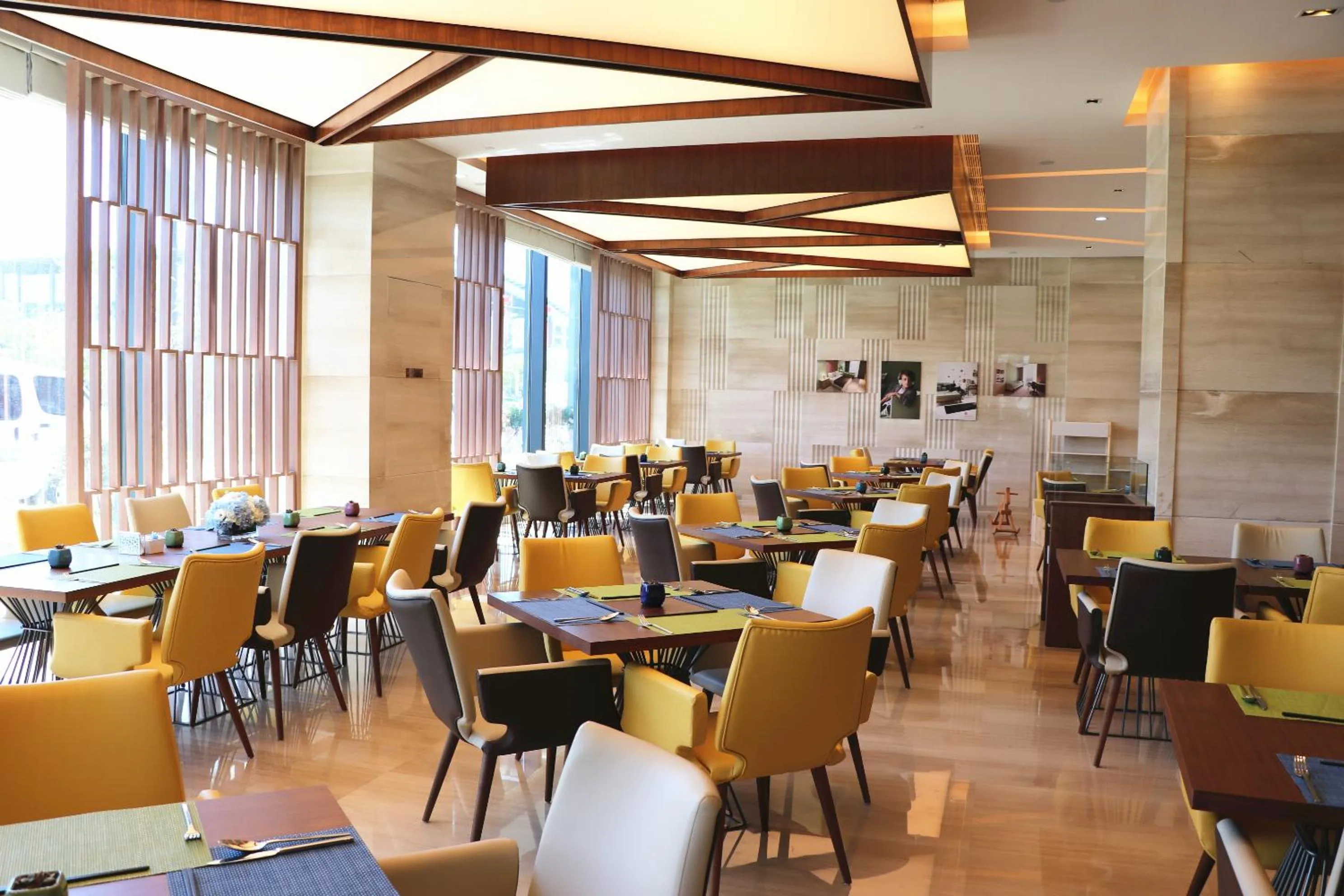 Restaurant/places to eat in Holiday Inn Wuxi Taihu New City by IHG