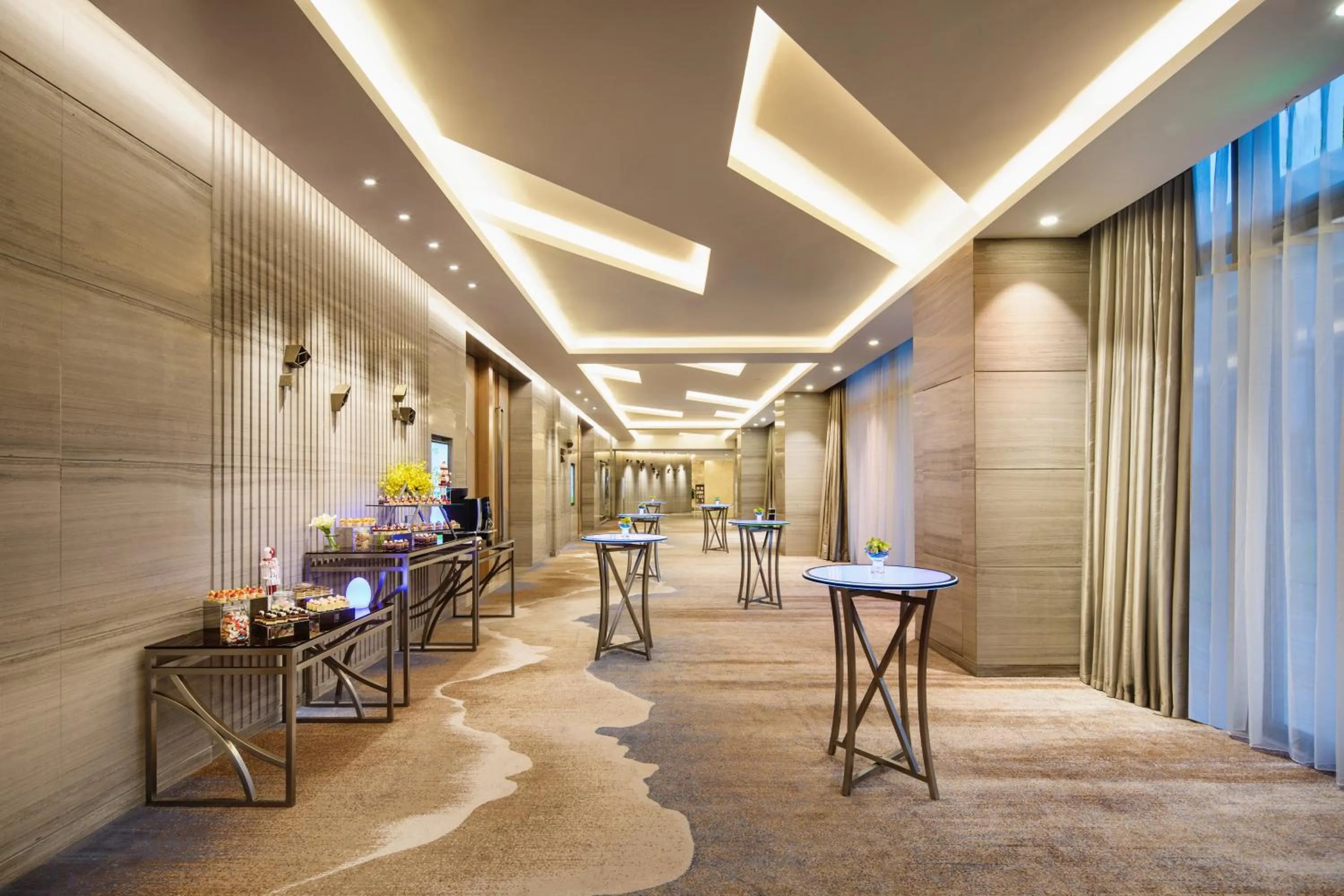 Restaurant/places to eat in Holiday Inn Wuxi Taihu New City by IHG
