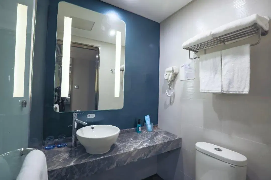 Standard Queen Room in Holiday Inn Express - Xiamen City Center by IHG Standard Queen Room in Holiday Inn Express - Xiamen City Center by IHG