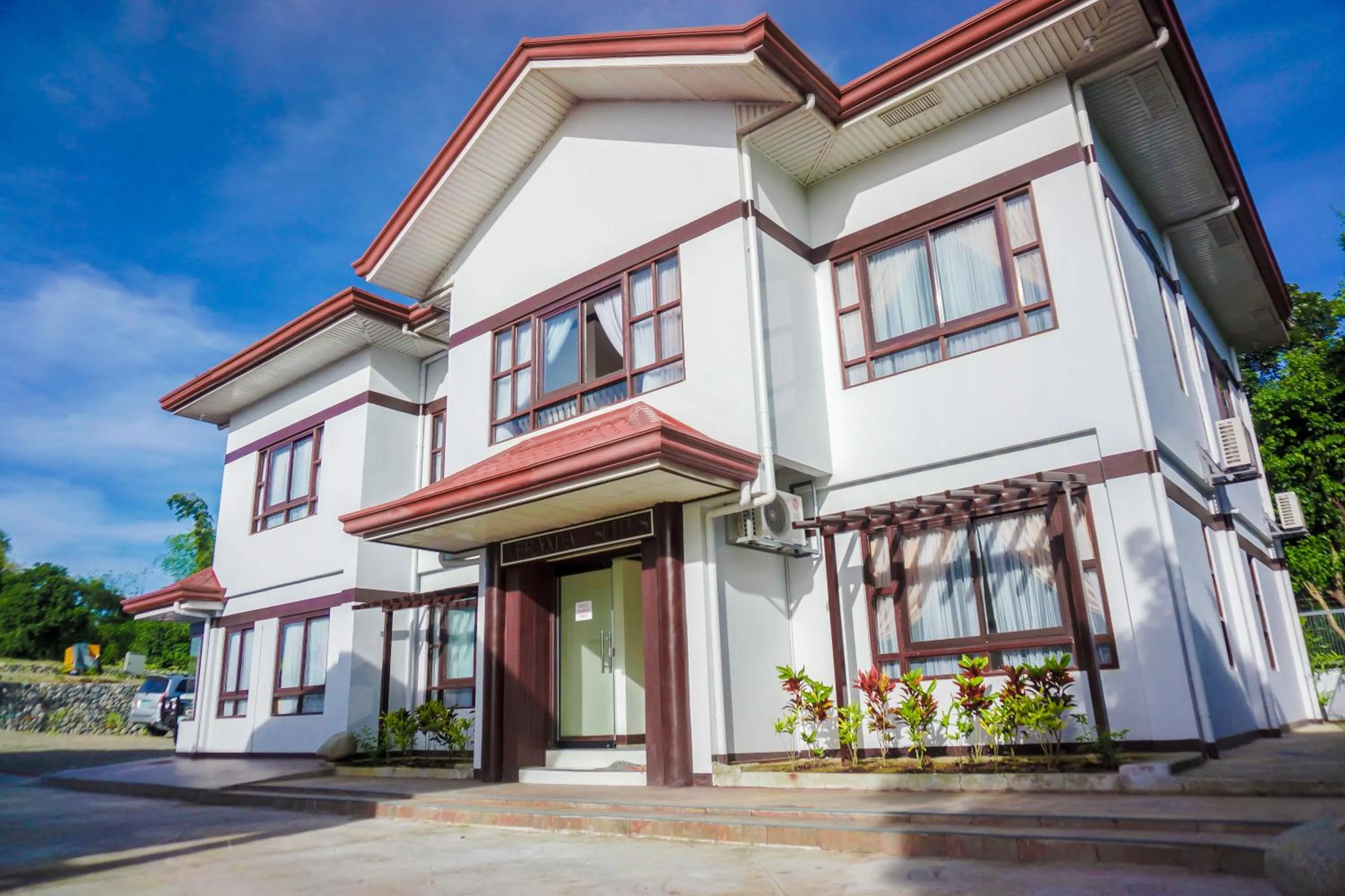 Facade/entrance, Property Building in Veranda Suites and Restaurant