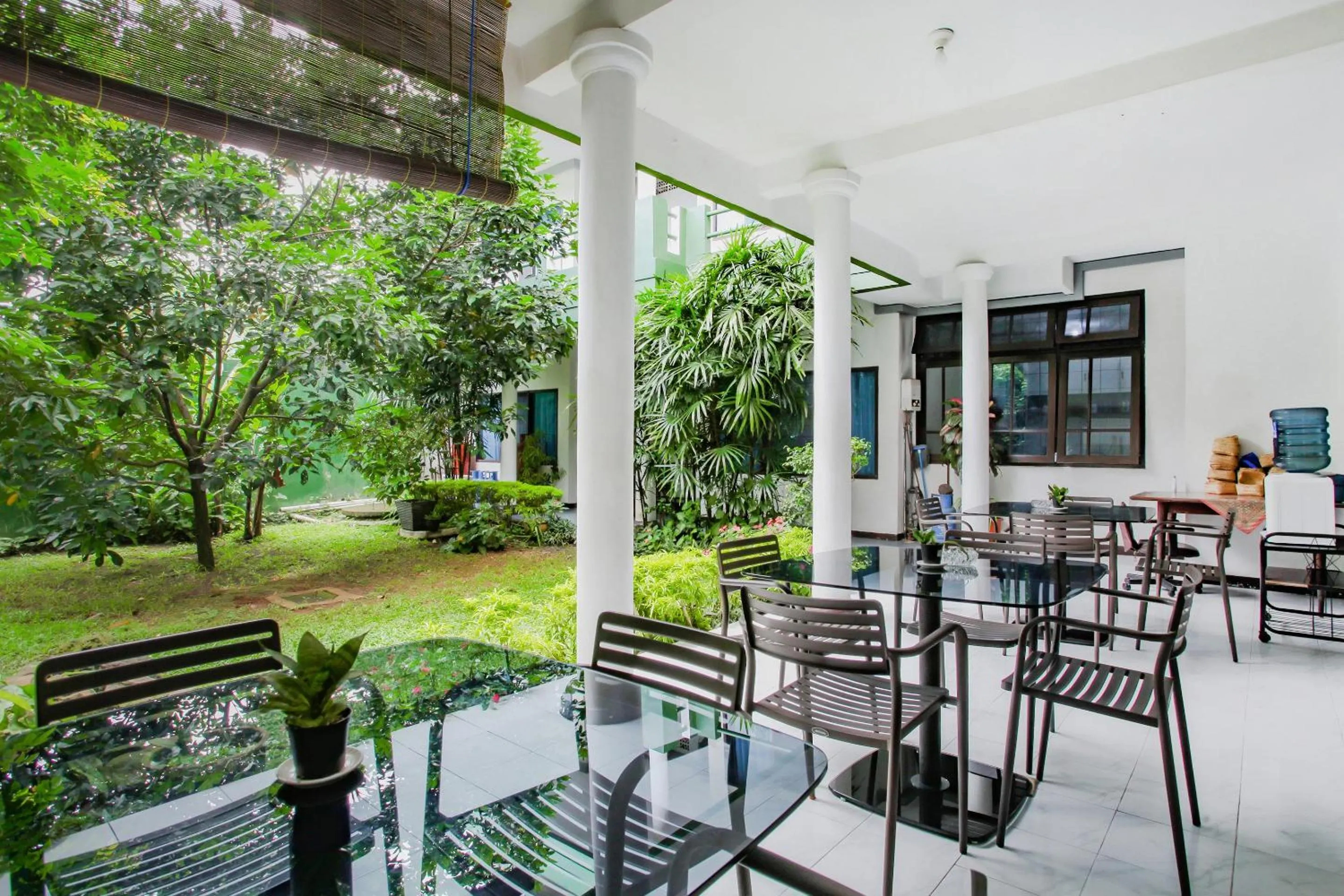 Lobby or reception in OYO Life 90091 Wisma Pakuan Syariah