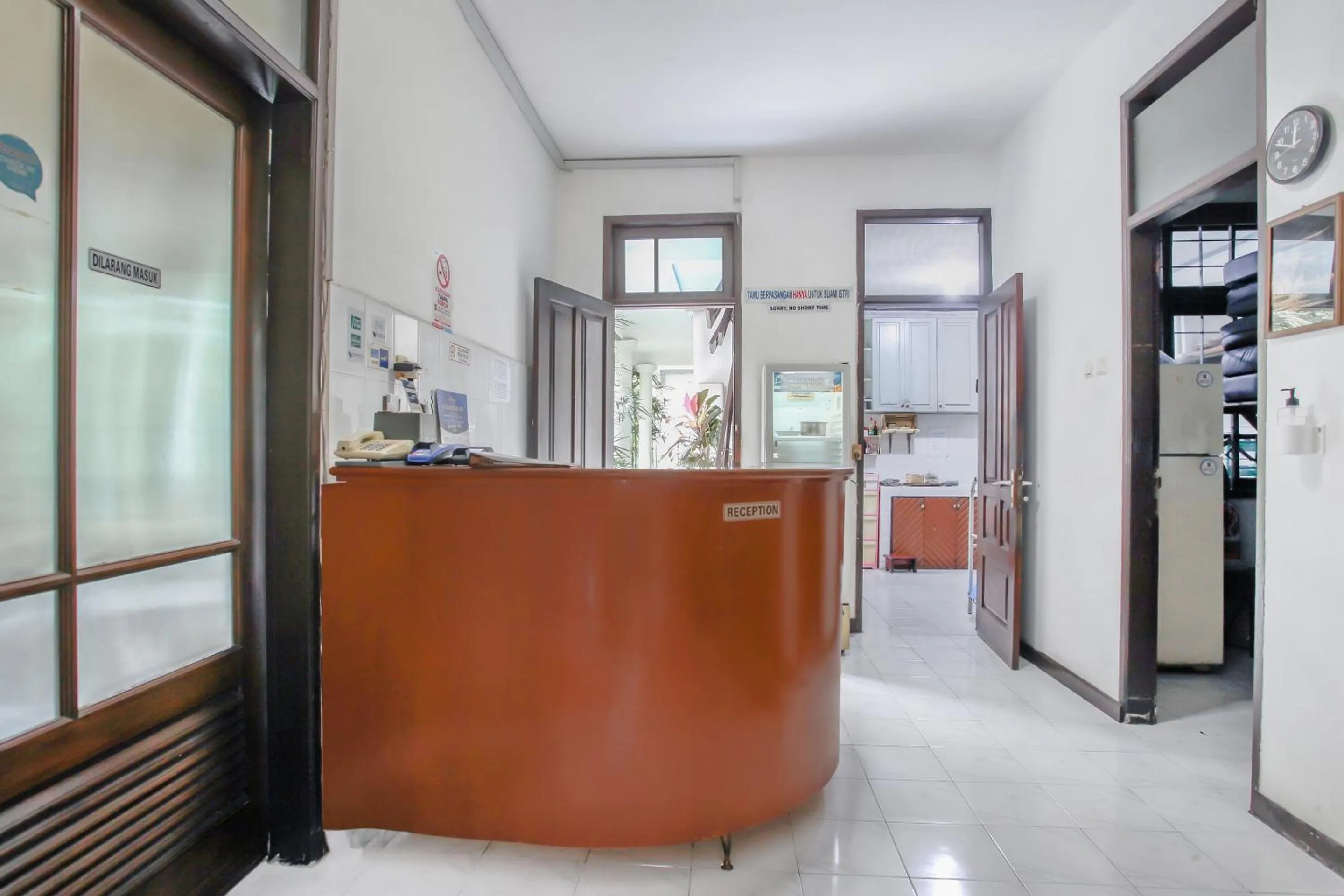 Lobby or reception in OYO Life 90091 Wisma Pakuan Syariah