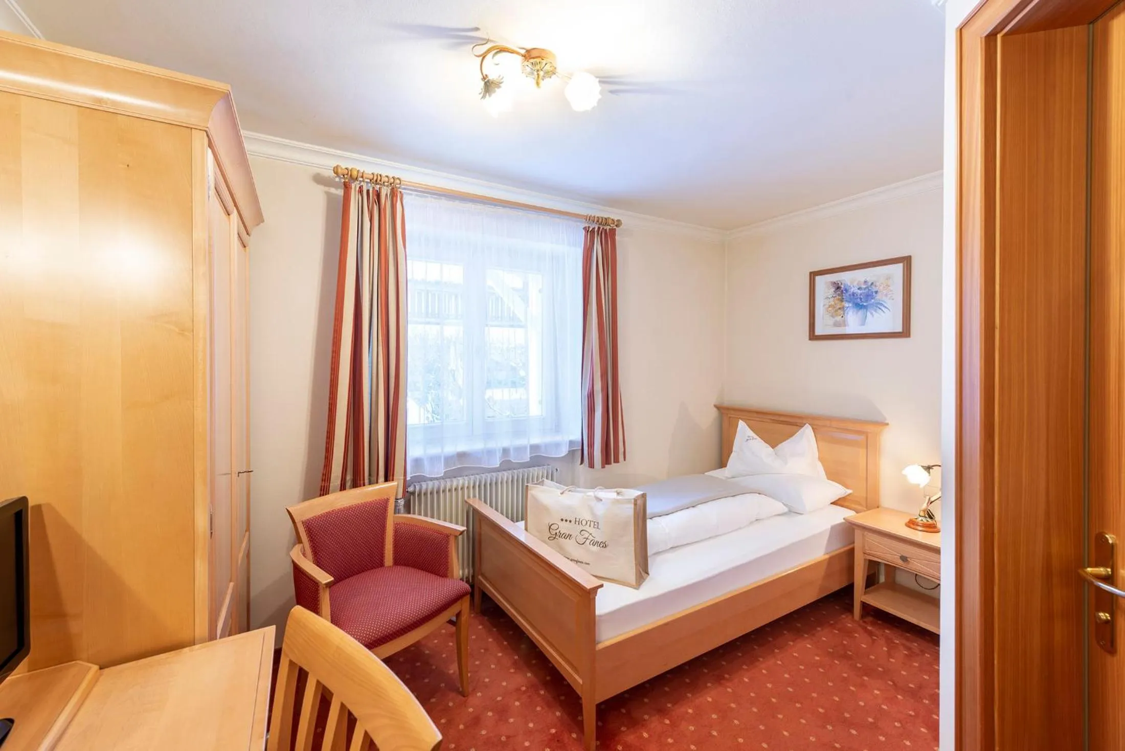 Photo of the whole room, Bed in Hotel Gran Fanes