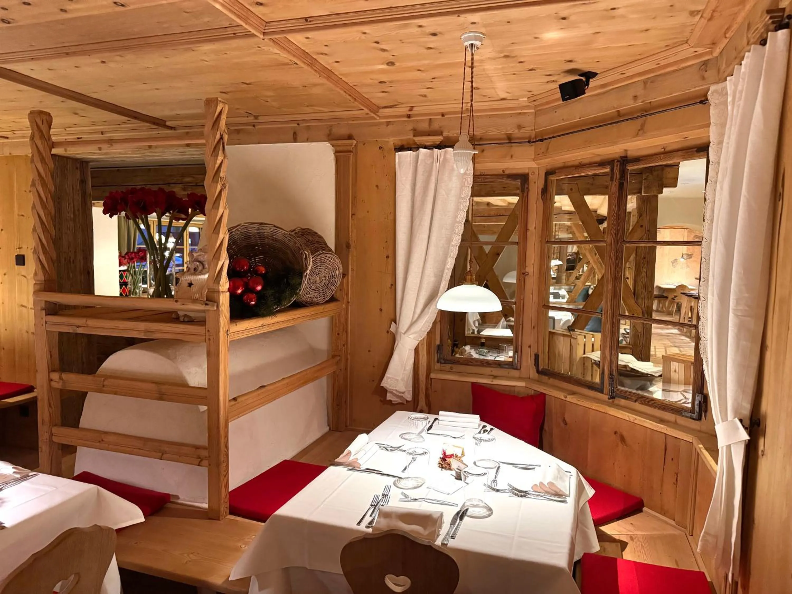 Restaurant/places to eat, Bed in Hotel Gran Fanes