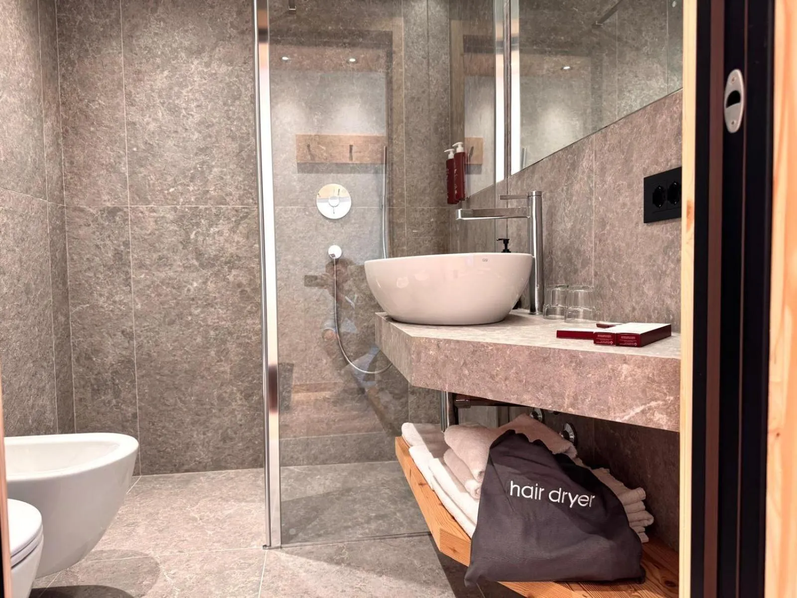 Shower in Hotel Gran Fanes