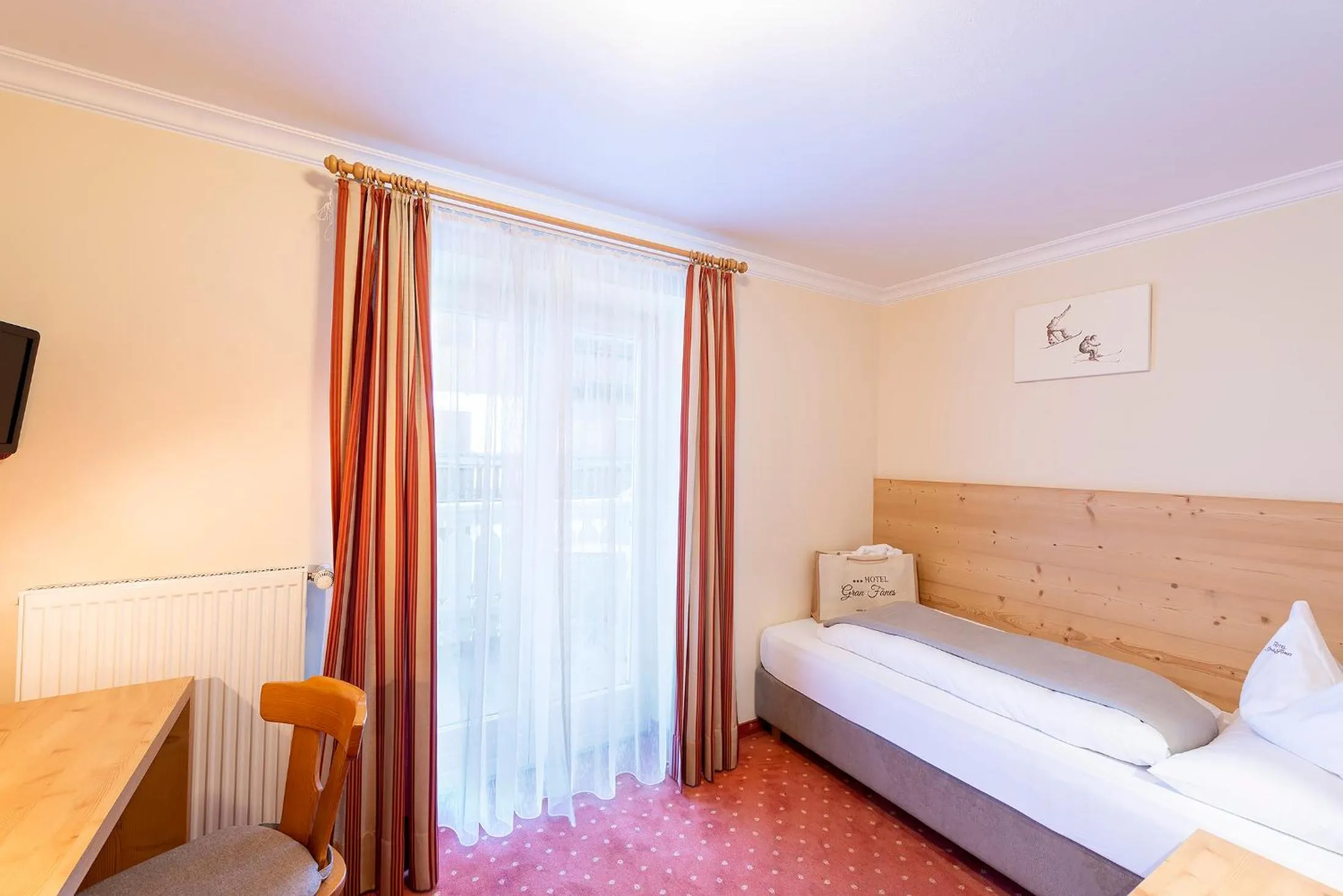 Photo of the whole room, Bed in Hotel Gran Fanes