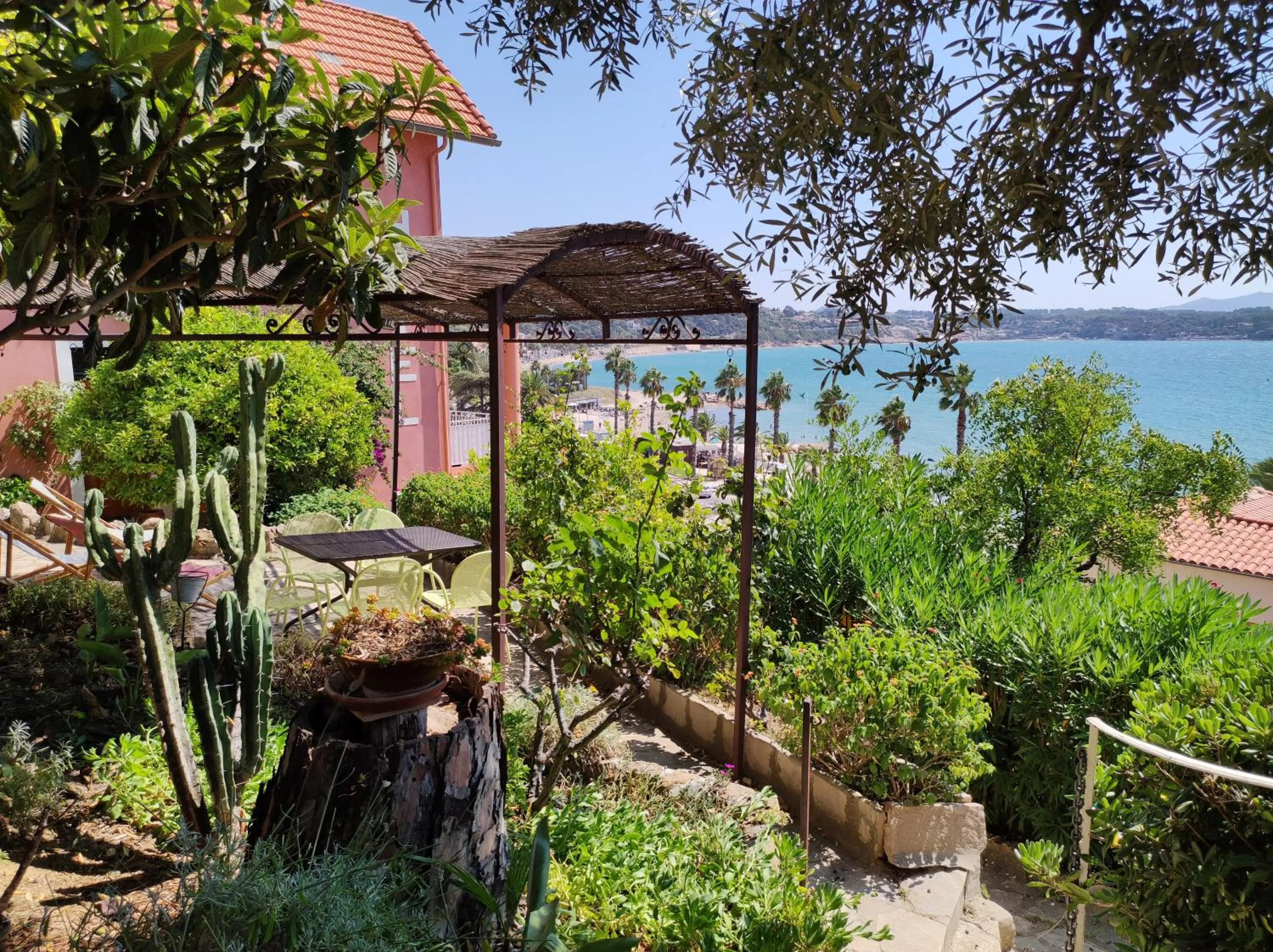 Garden in Les Galets Hôtel et B&B