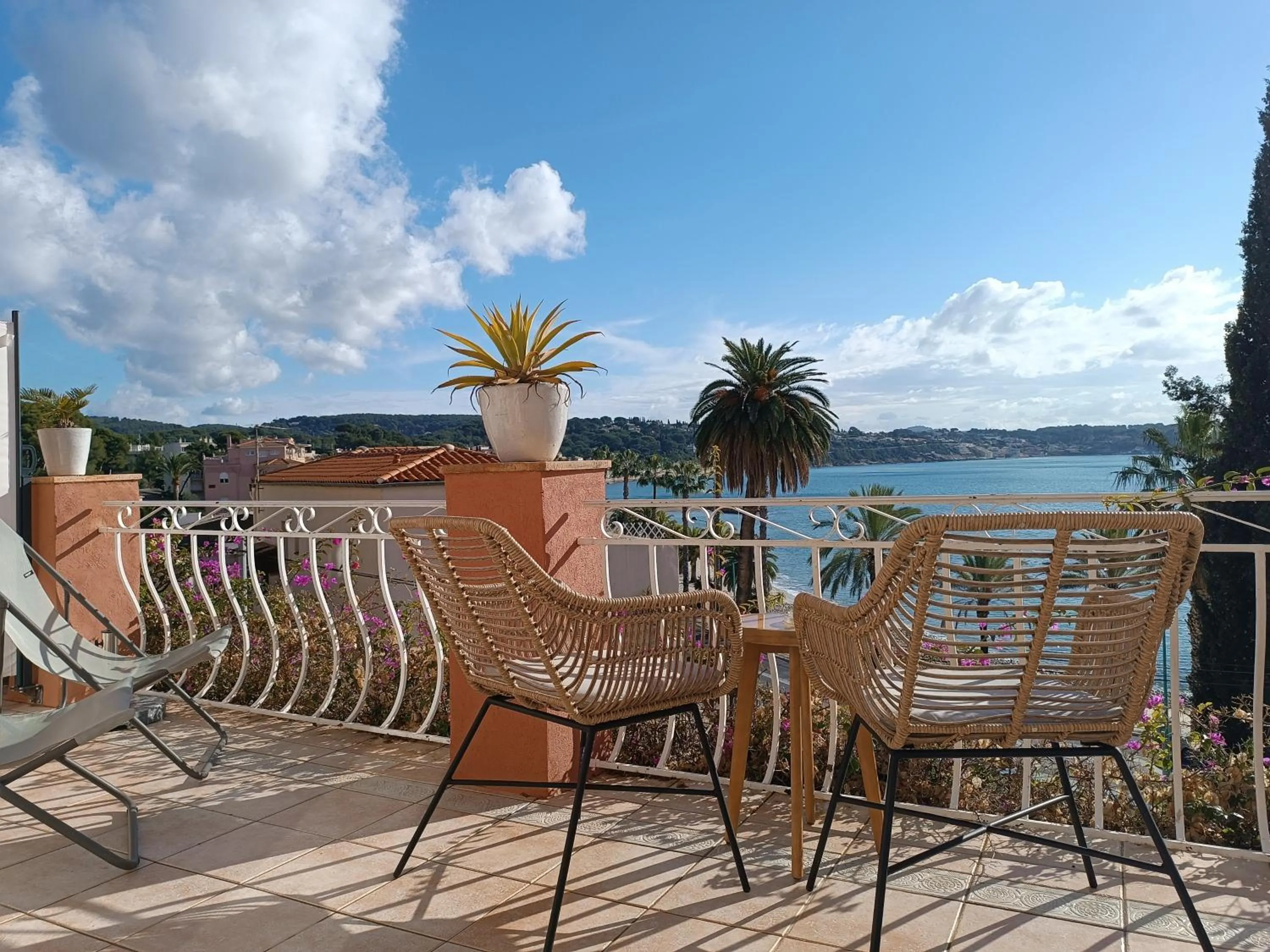 Balcony/Terrace in Les Galets Hôtel et B&B
