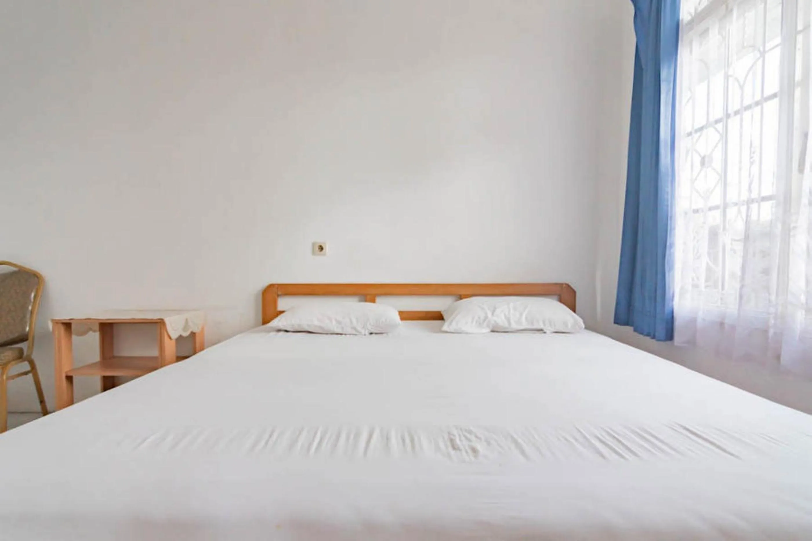 Bedroom, Bed in Pall Inn Puncak Mitra RedDoorz