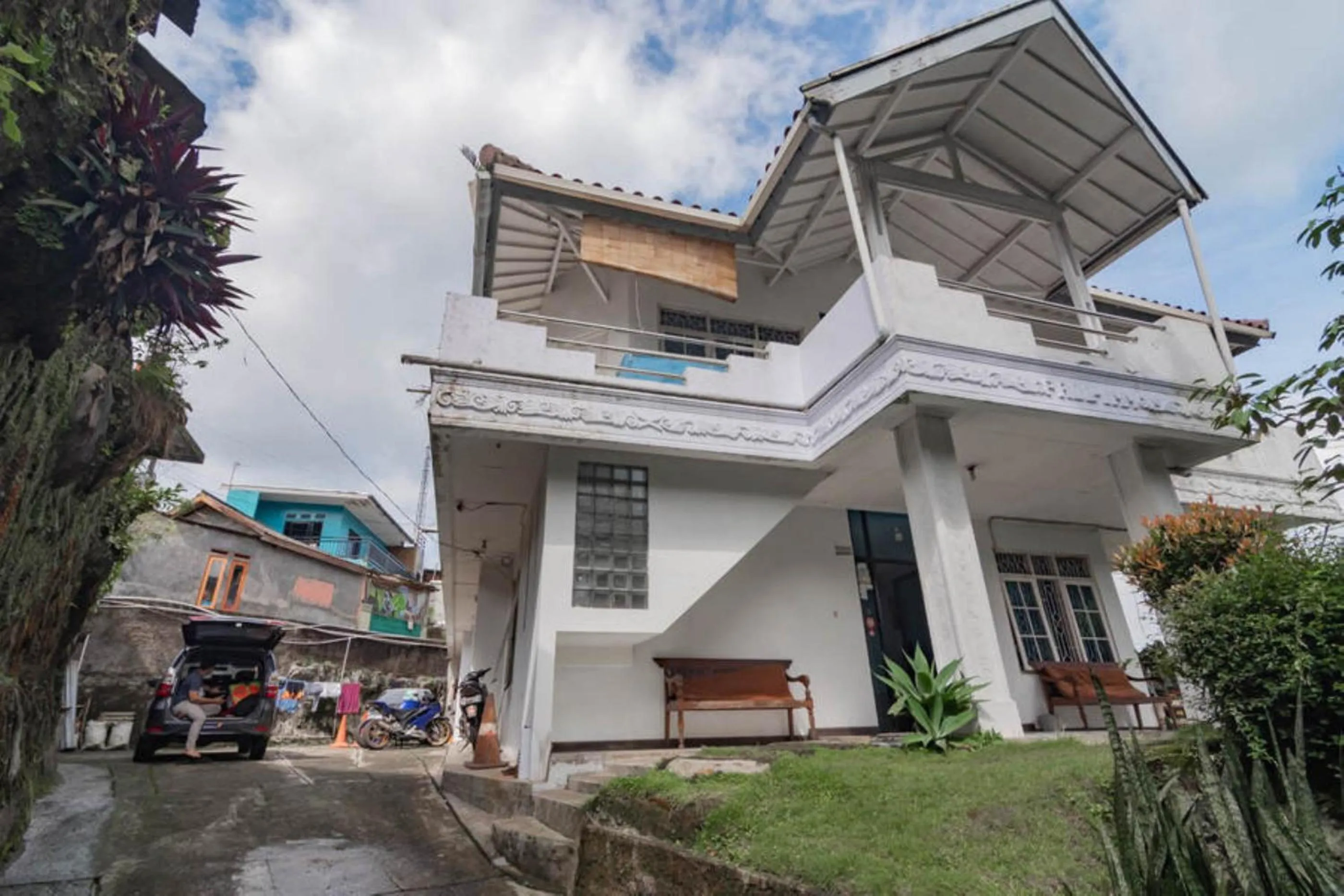 Property building in Pall Inn Puncak Mitra RedDoorz