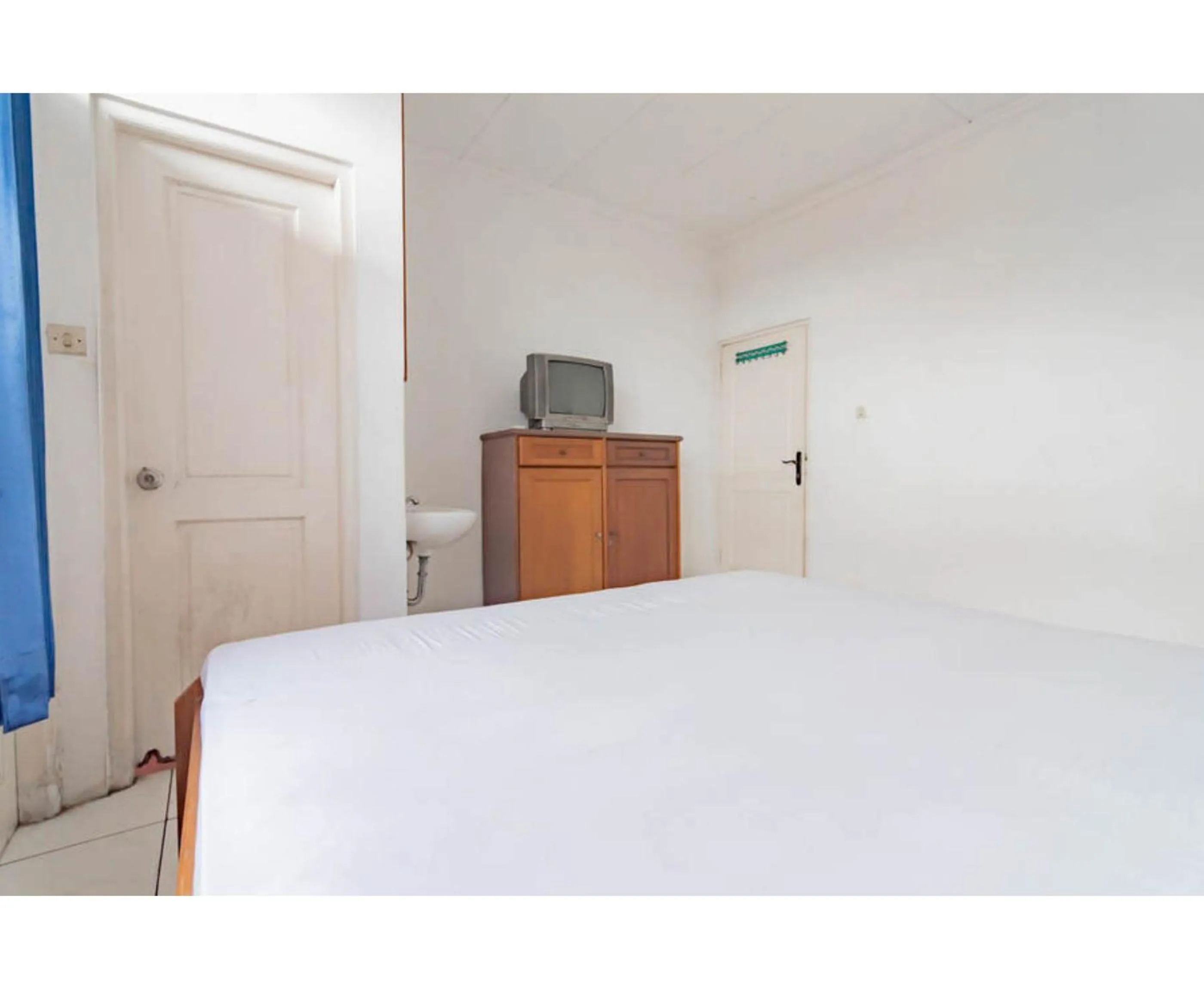 Bedroom, Bed in Pall Inn Puncak Mitra RedDoorz