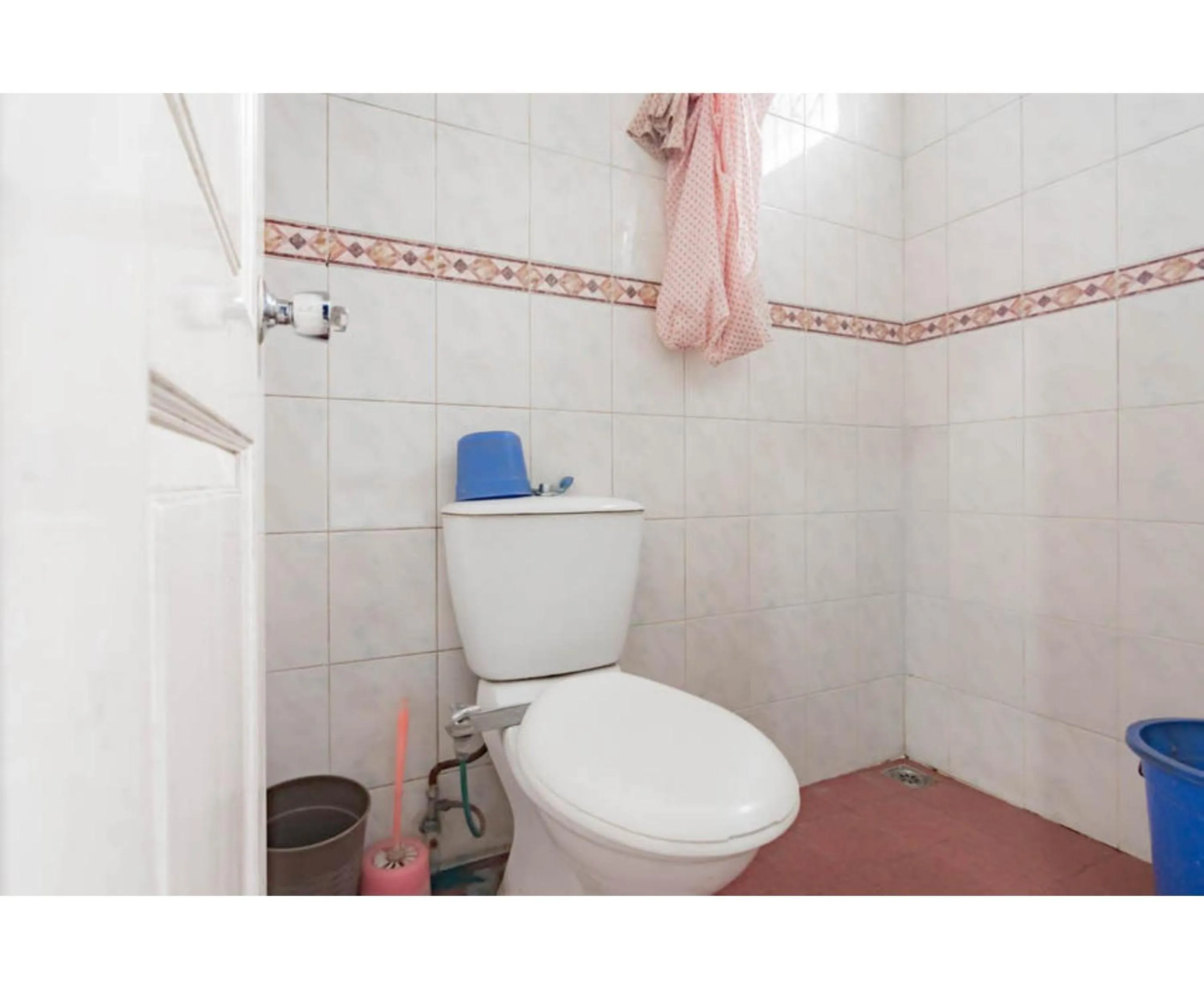 Bathroom in Pall Inn Puncak Mitra RedDoorz