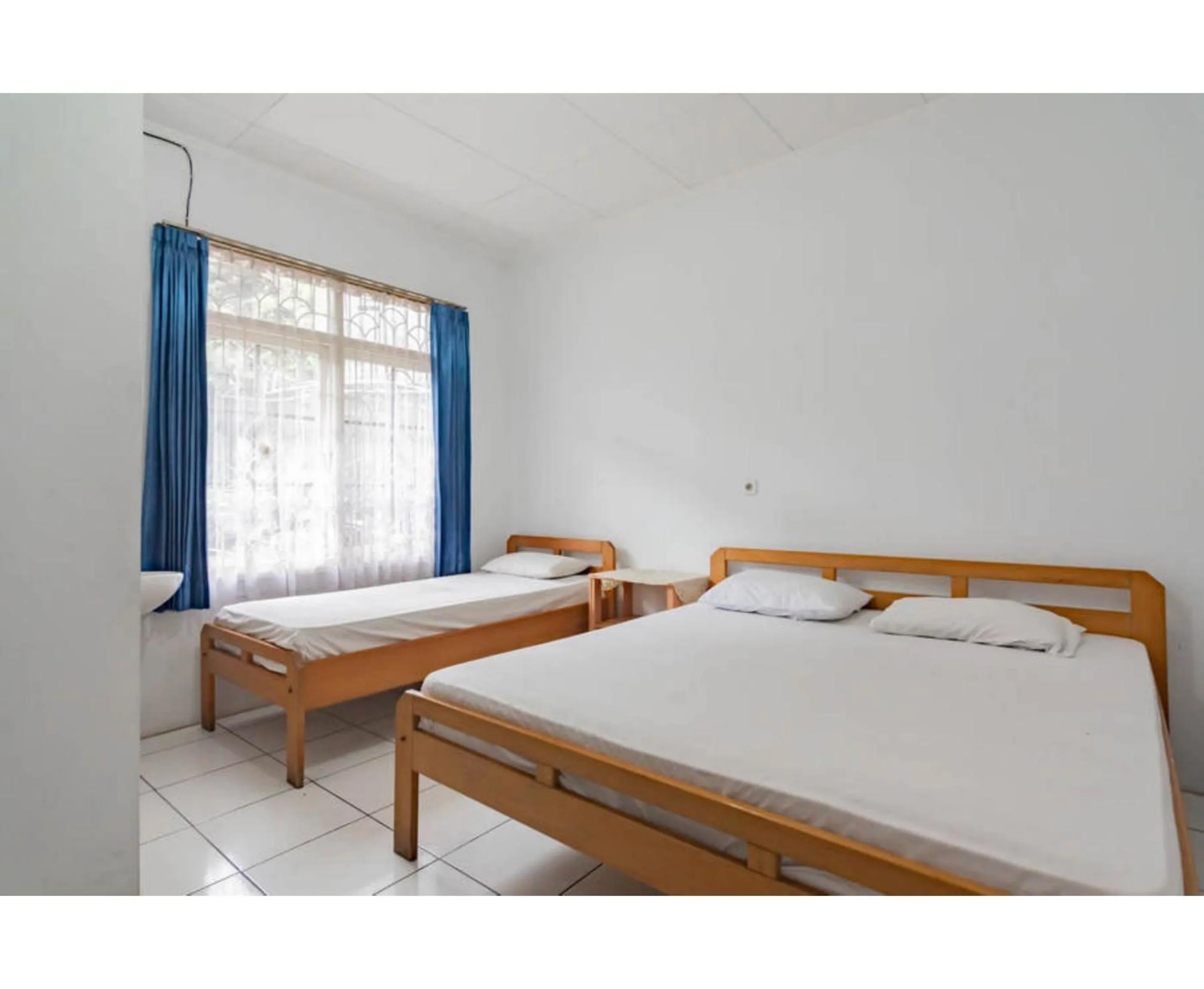 Bedroom, Bed in Pall Inn Puncak Mitra RedDoorz