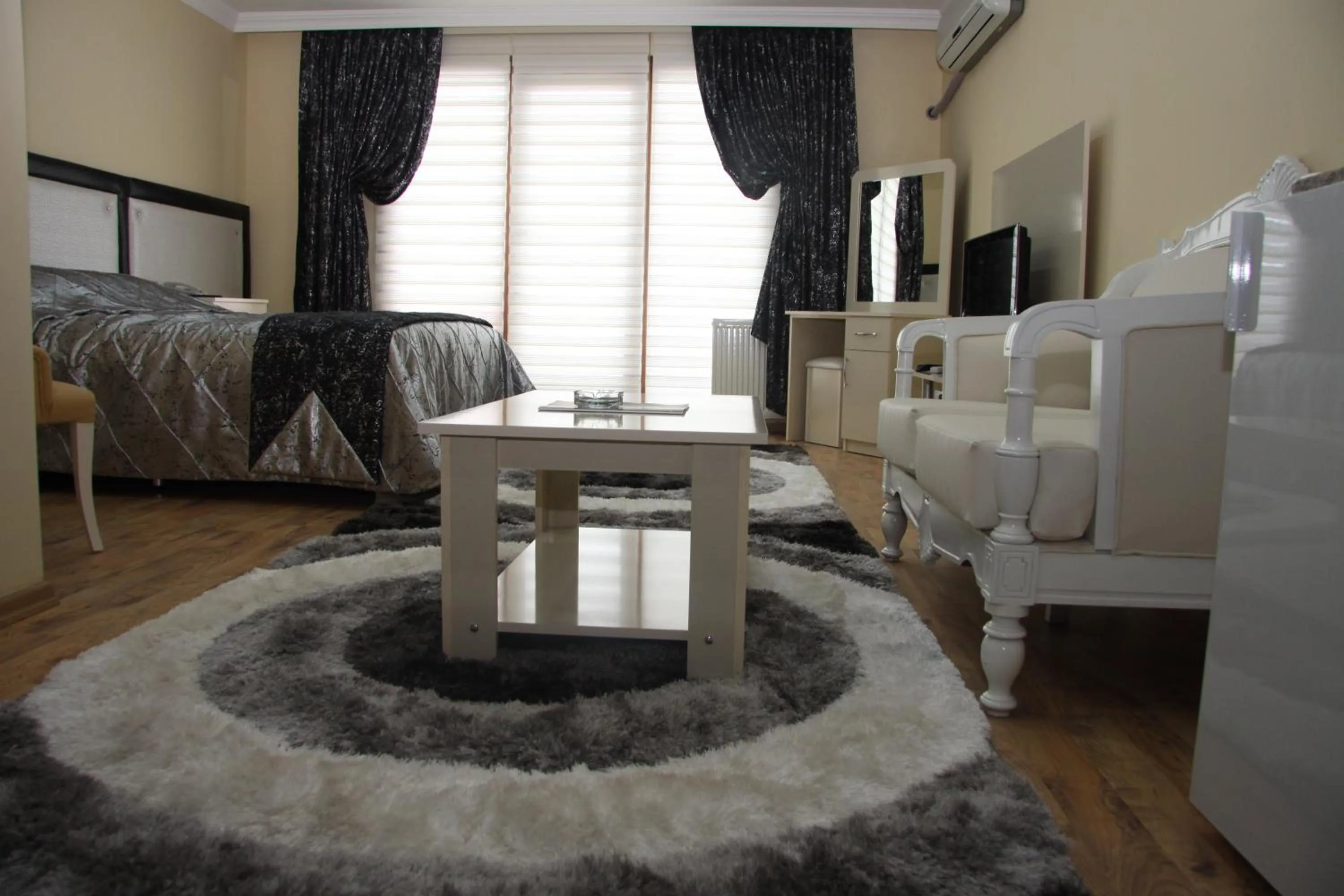 Photo of the whole room in Cmr Aydogan Hotel