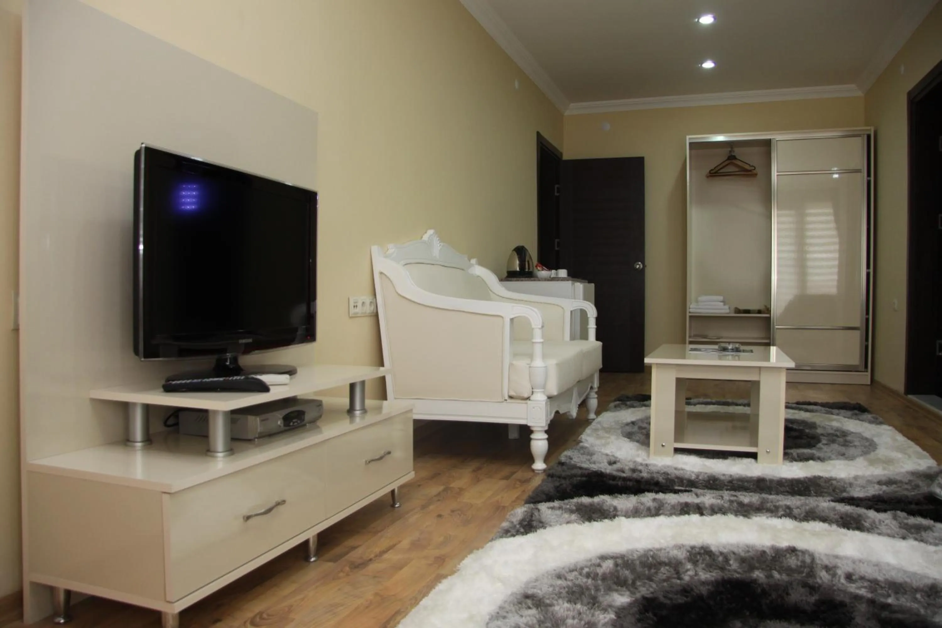 Photo of the whole room in Cmr Aydogan Hotel