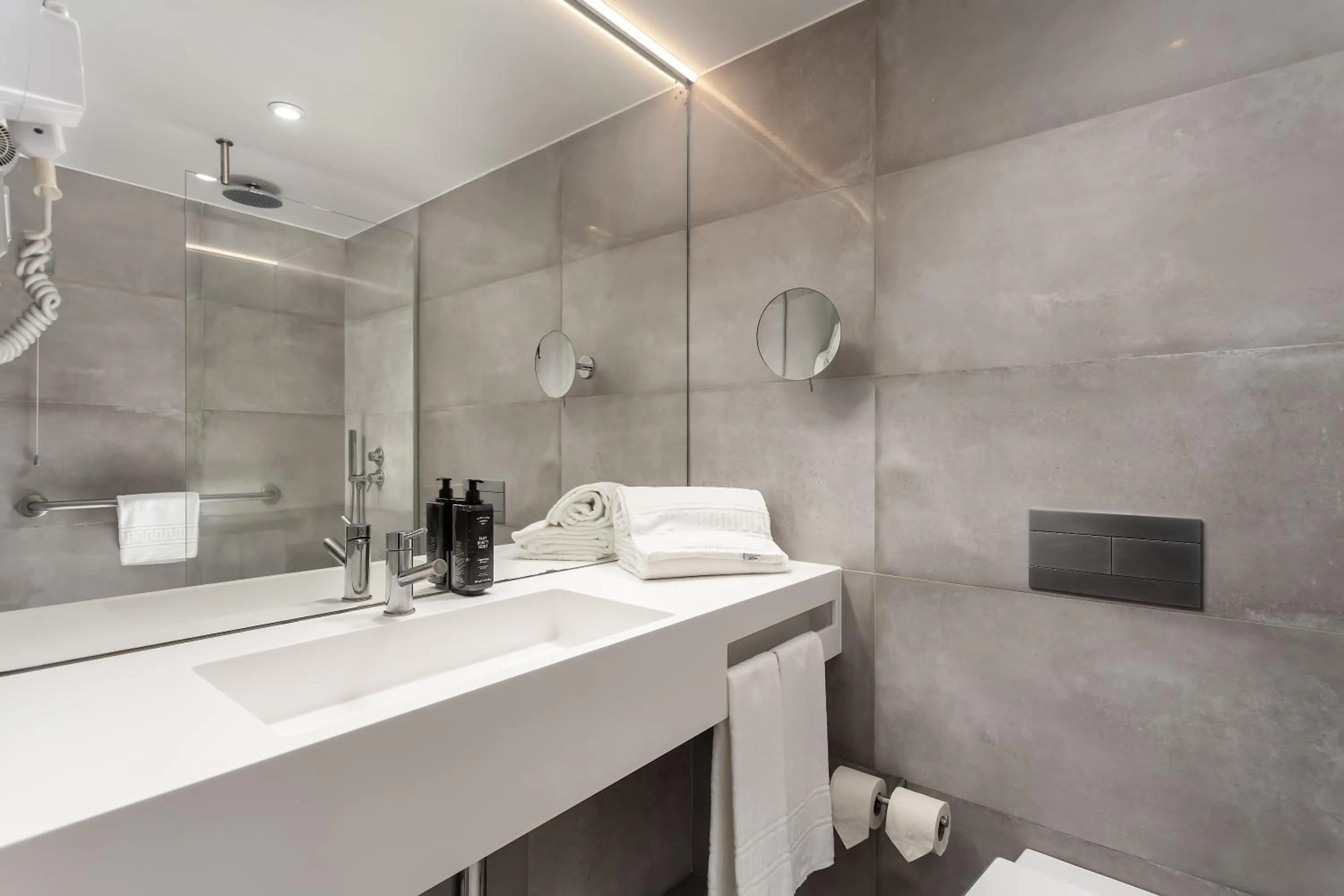 Bathroom in Hotel Baia