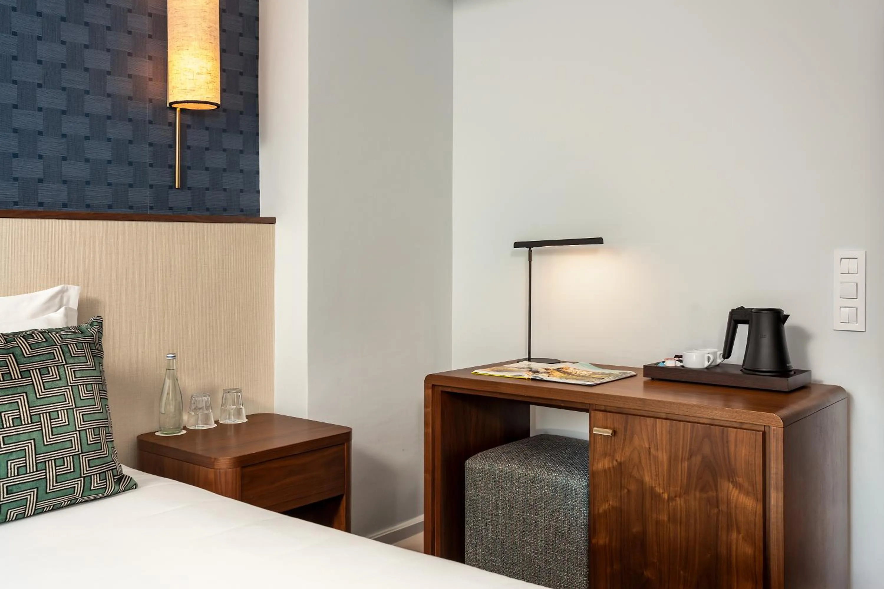 Coffee/tea facilities, Bed in Hotel Baia