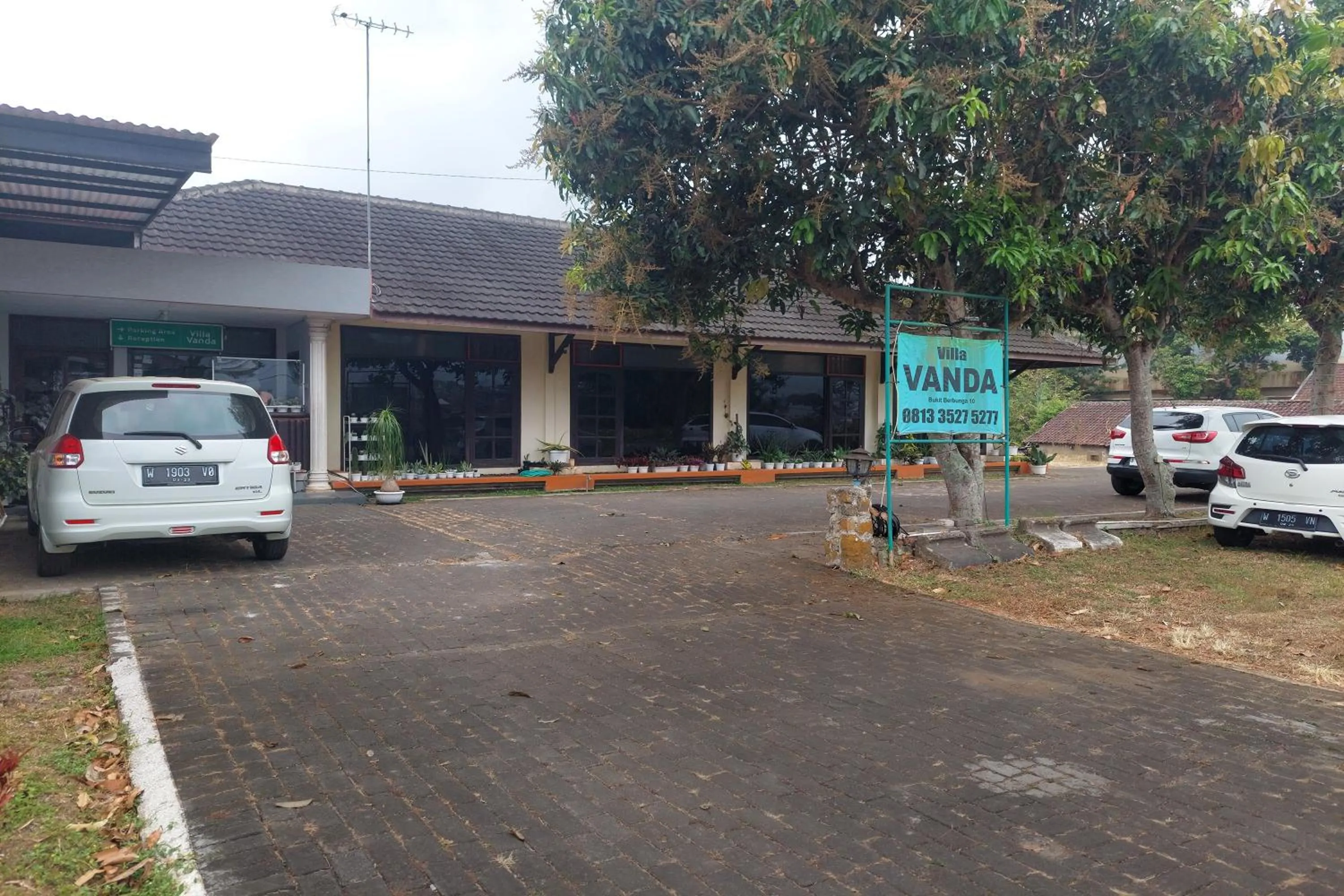 Property building in Vanda Villa Batu