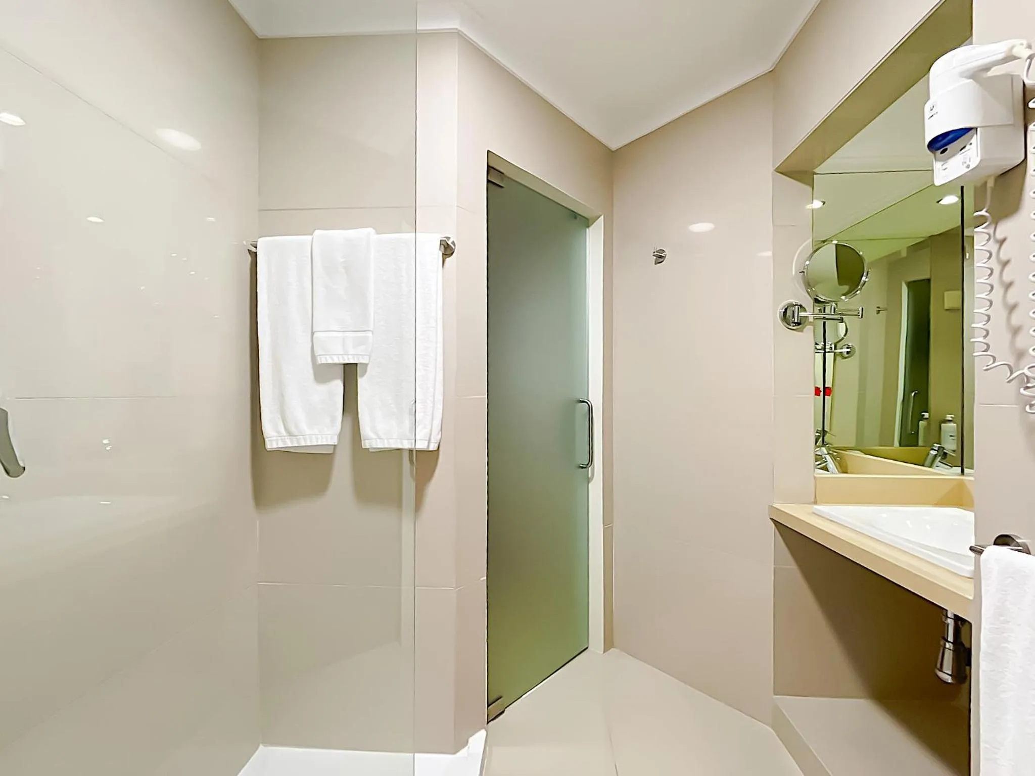 Shower in Santa Eulalia Hotel & Spa