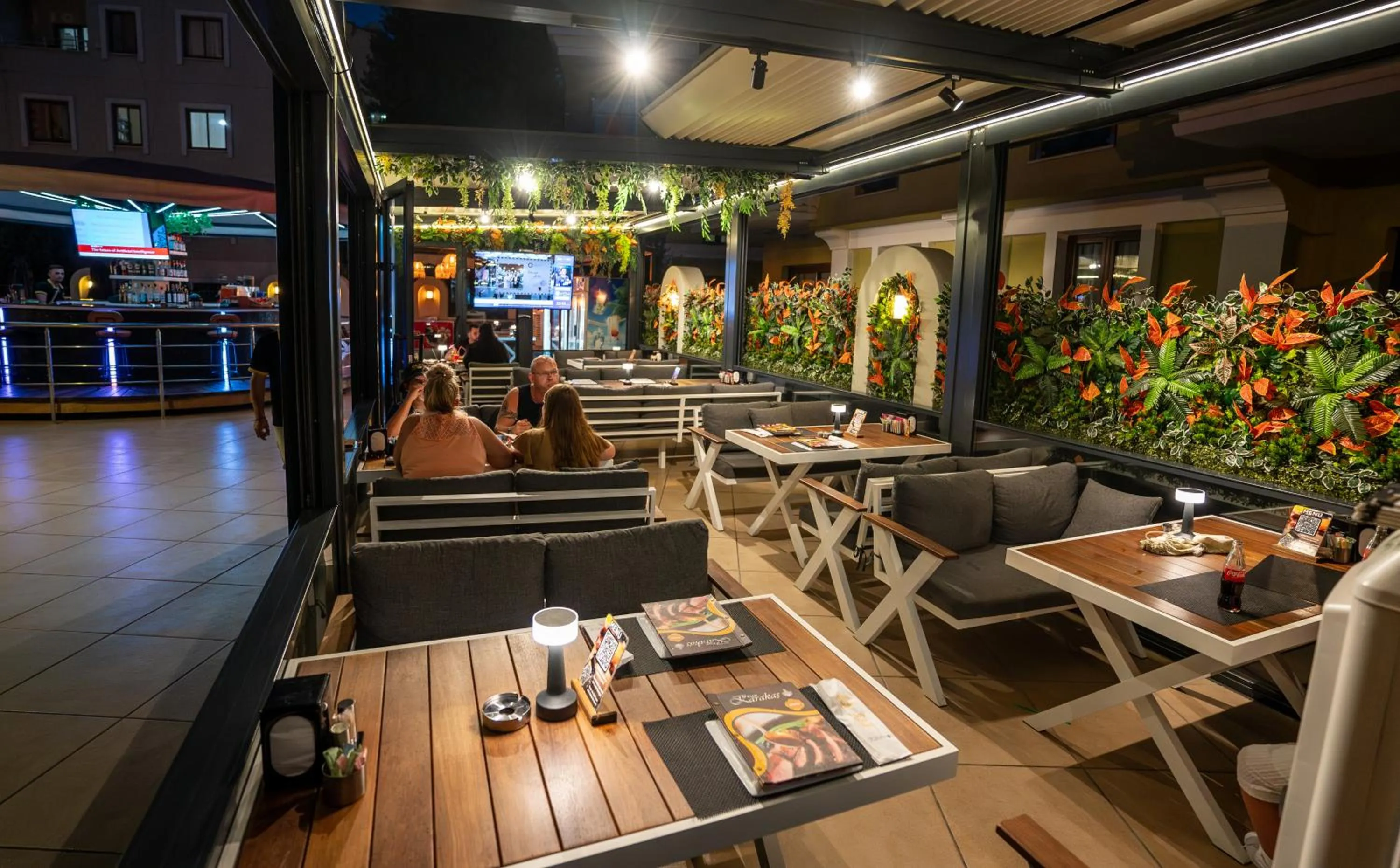 Restaurant/places to eat in Club Karakas Apart Otel