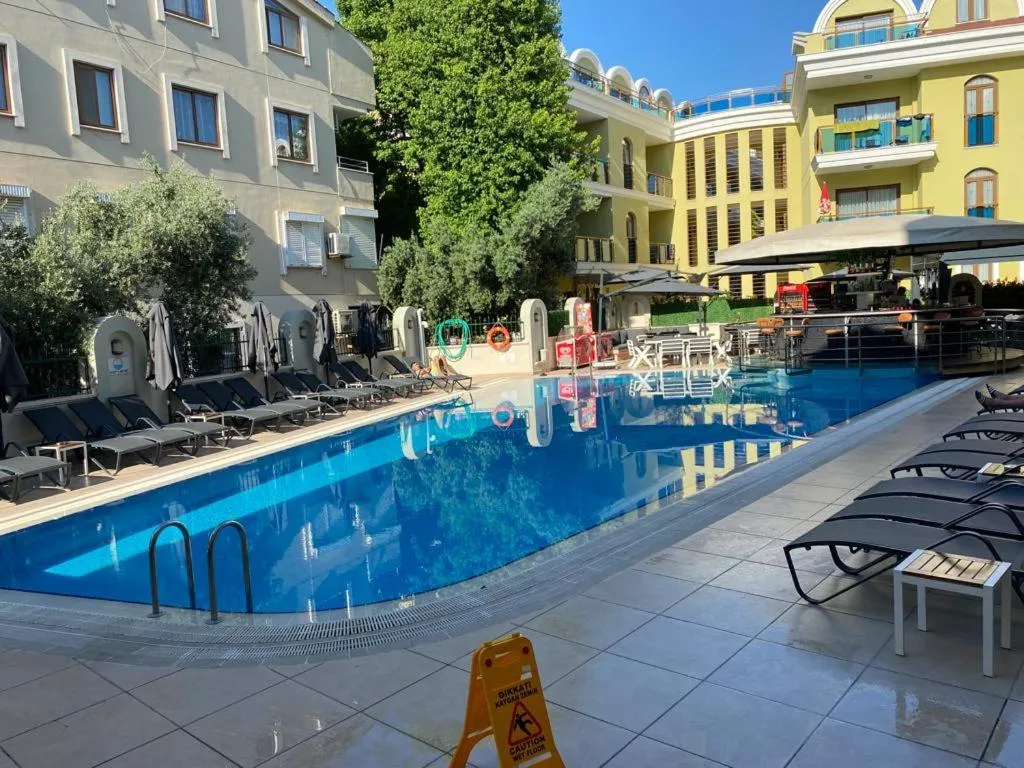 Club Karakas Apart Otel