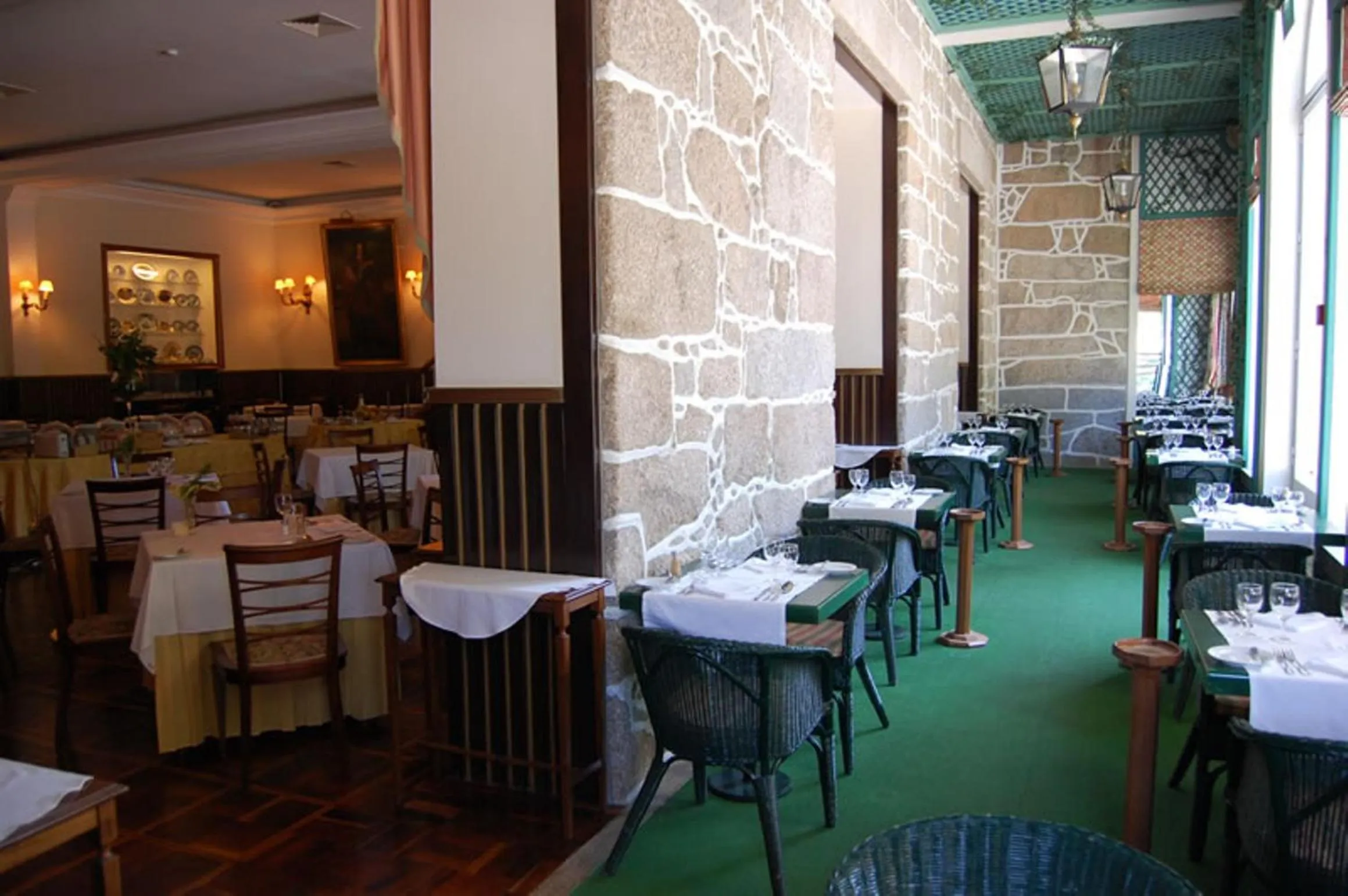 Restaurant/places to eat in Hotel Urgeirica