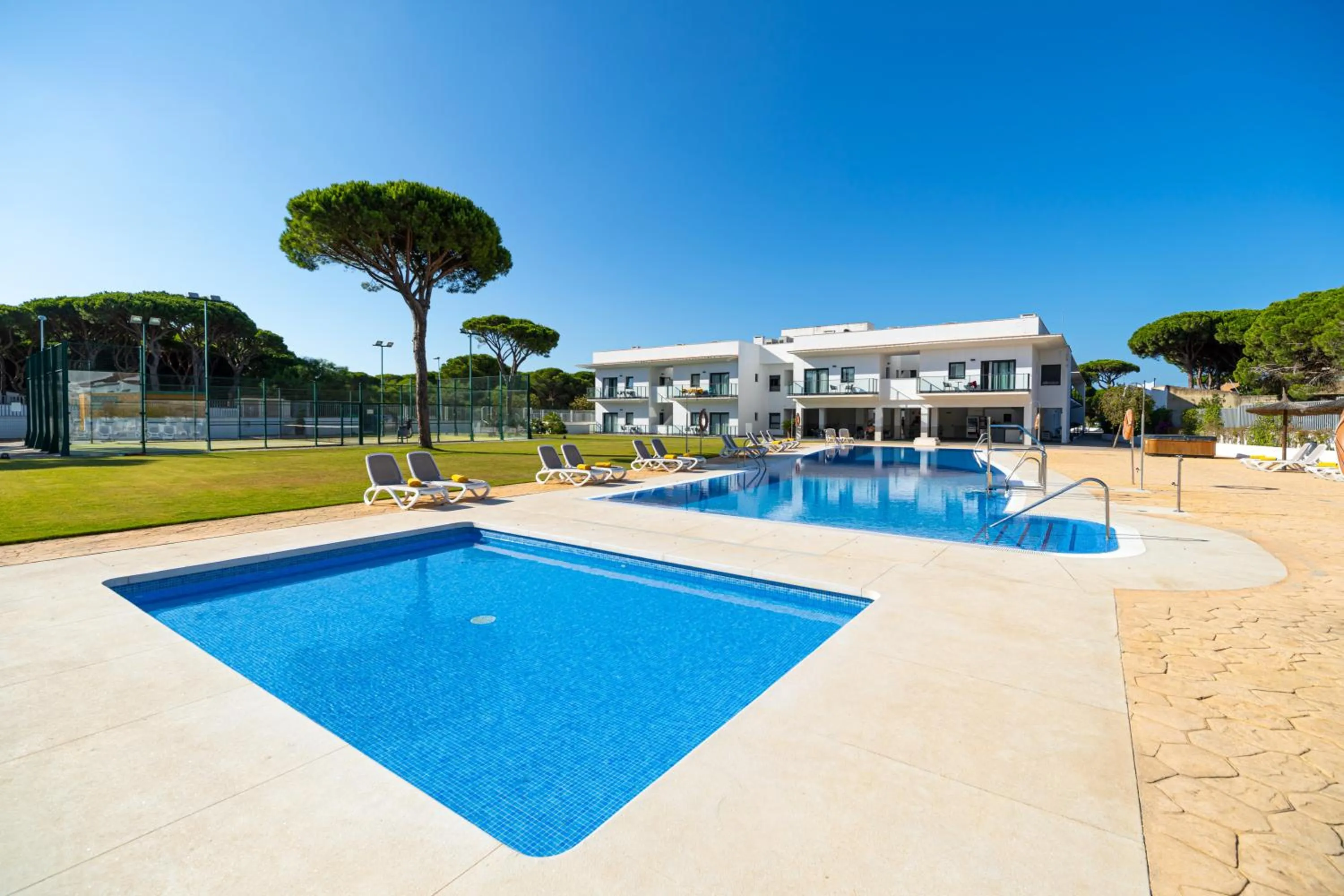 Day in Complejo Al Sur - by Grupo Tribu