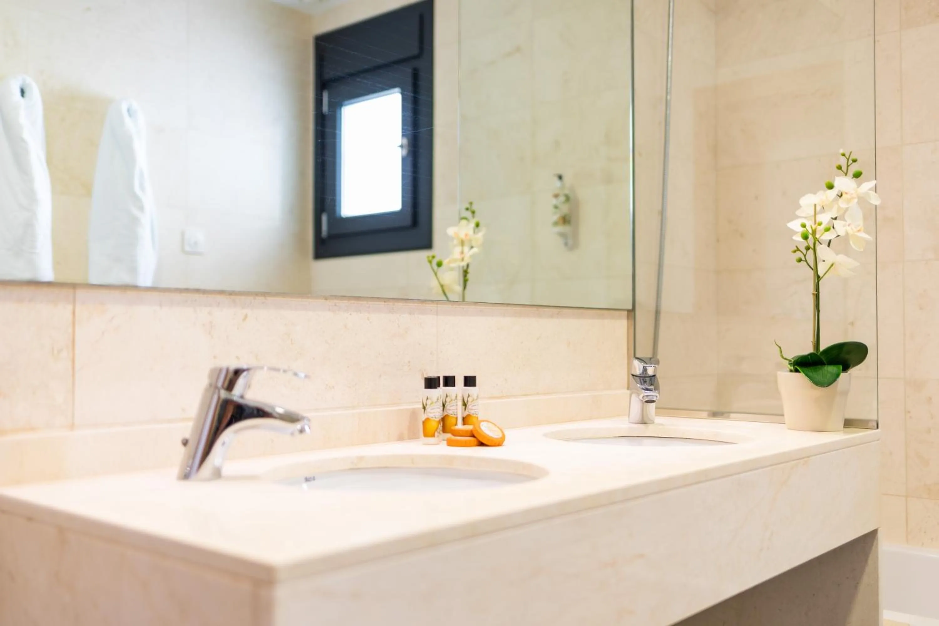 Day in Complejo Al Sur - by Grupo Tribu