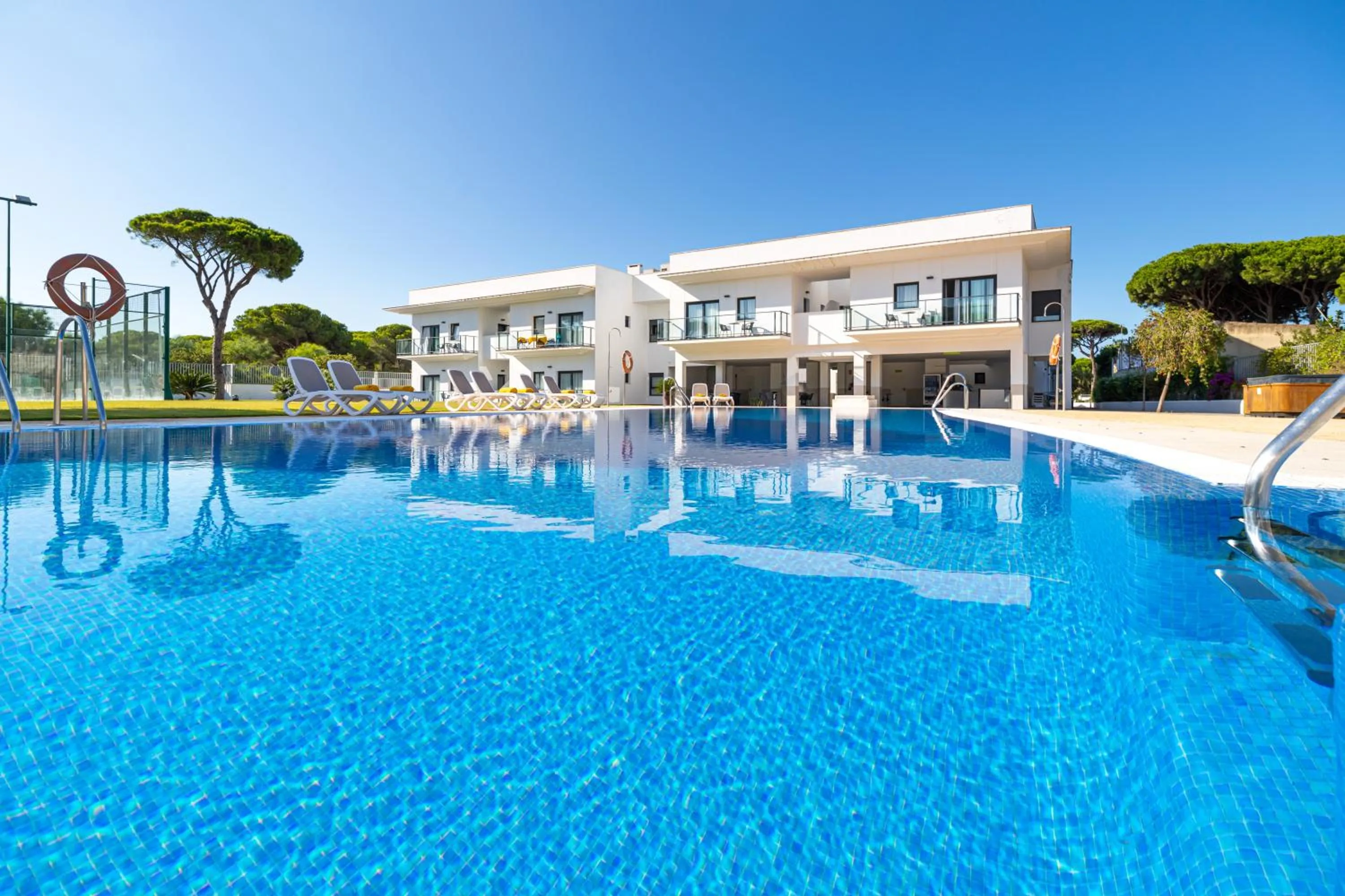 Day in Complejo Al Sur - by Grupo Tribu