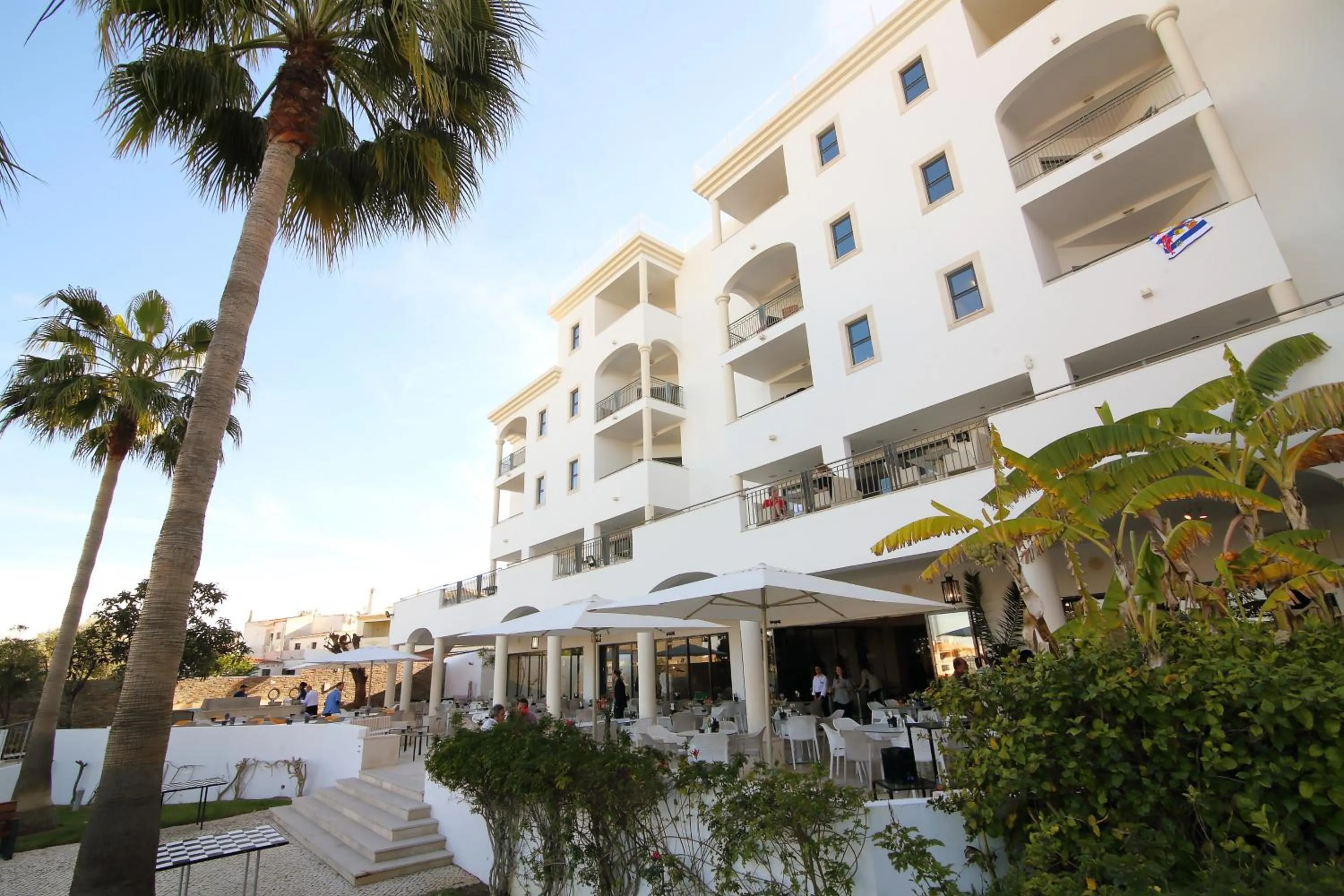 Restaurant/places to eat in Vila Petra