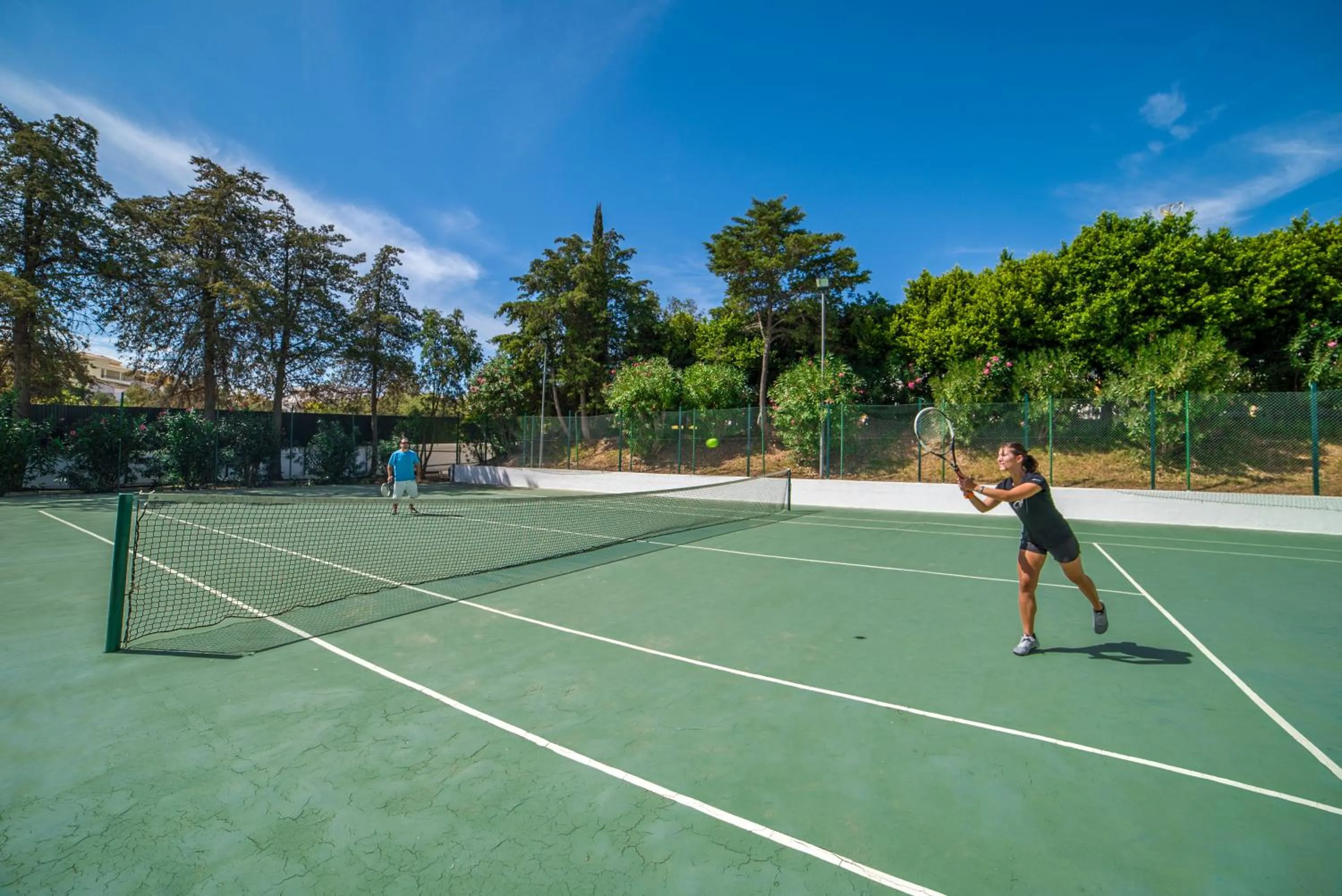 Tennis court in Vila Petra