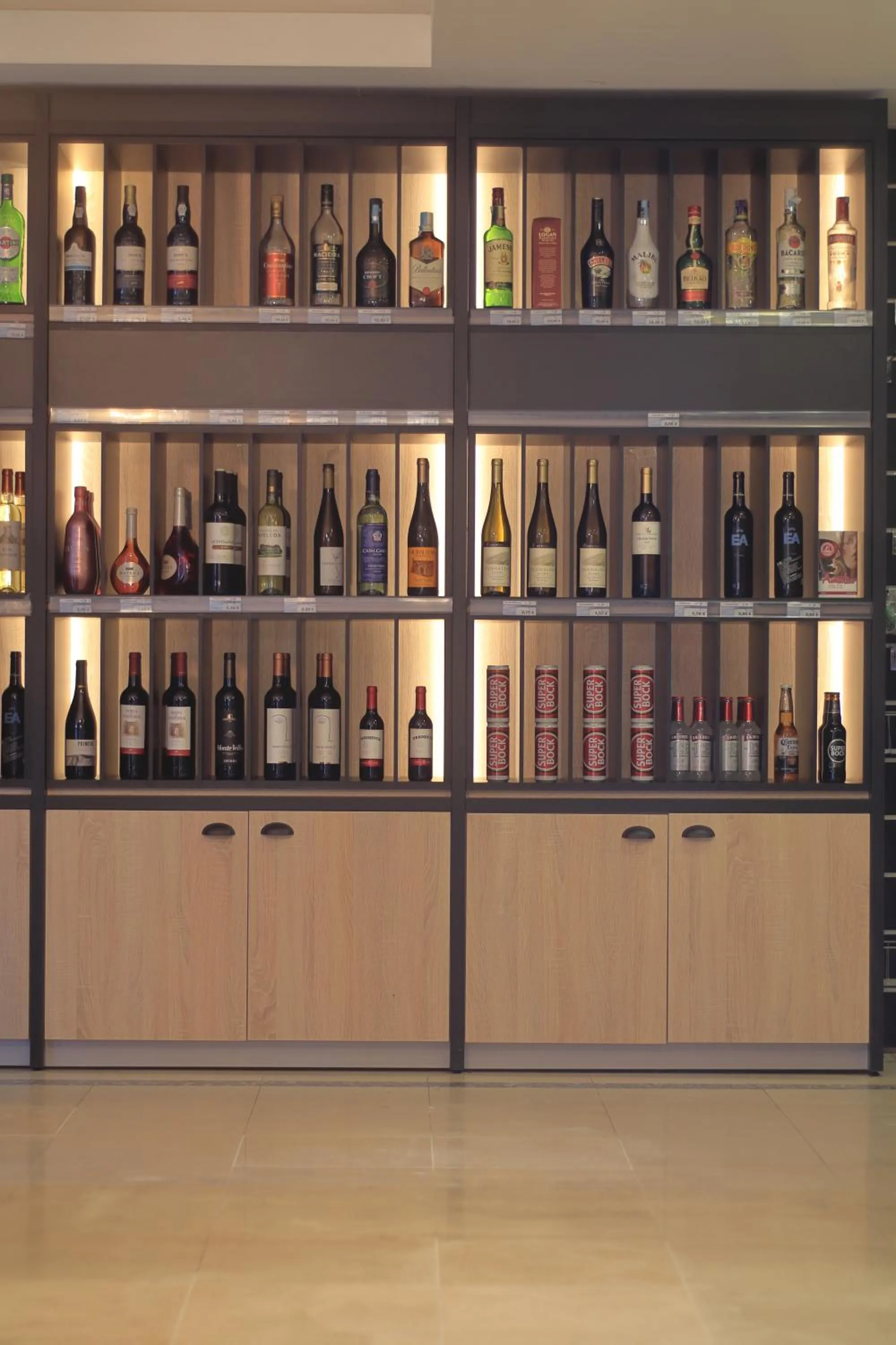 Supermarket/grocery shop in Vila Petra