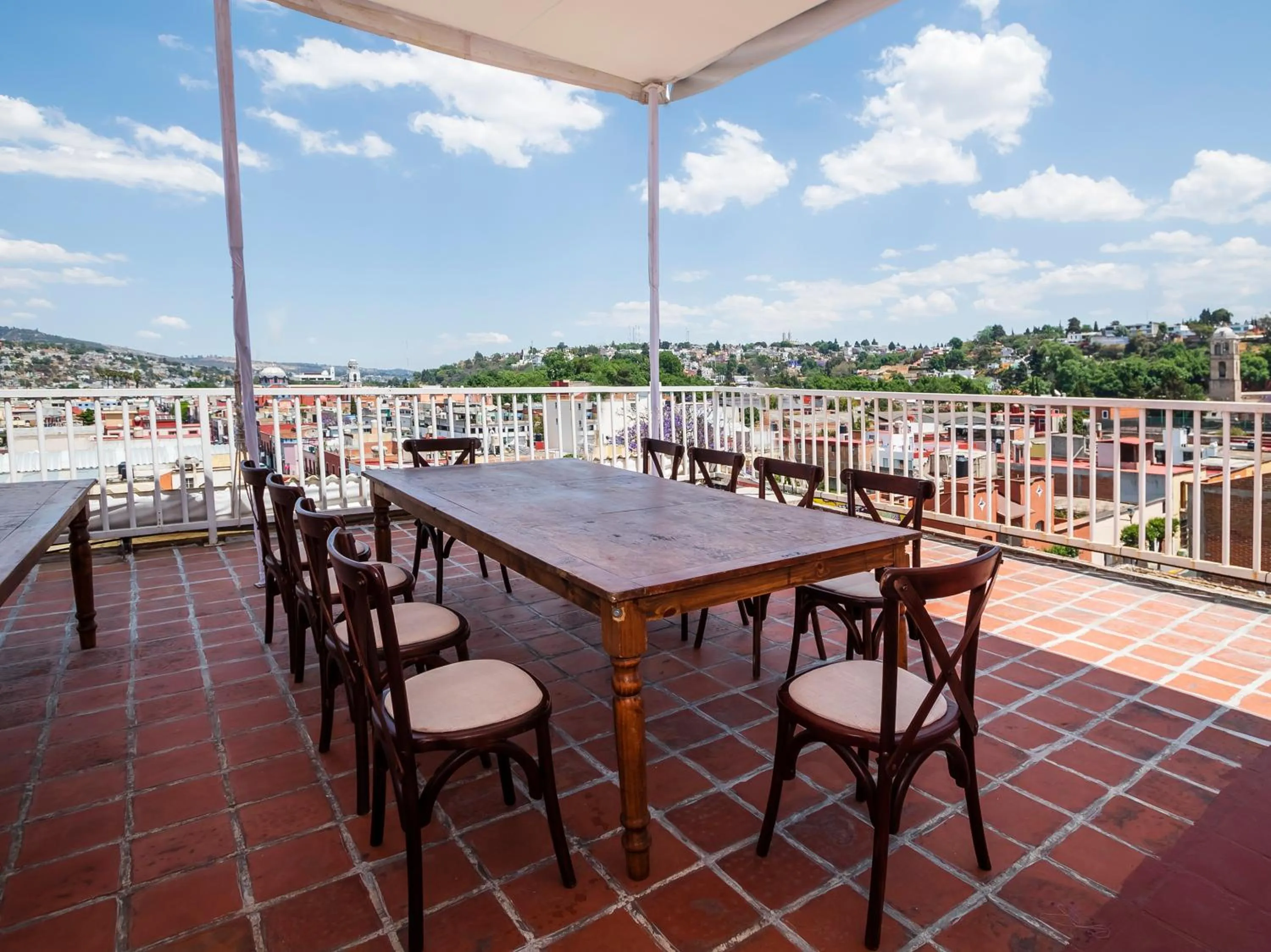 Restaurant/places to eat in Hotel De La Loma