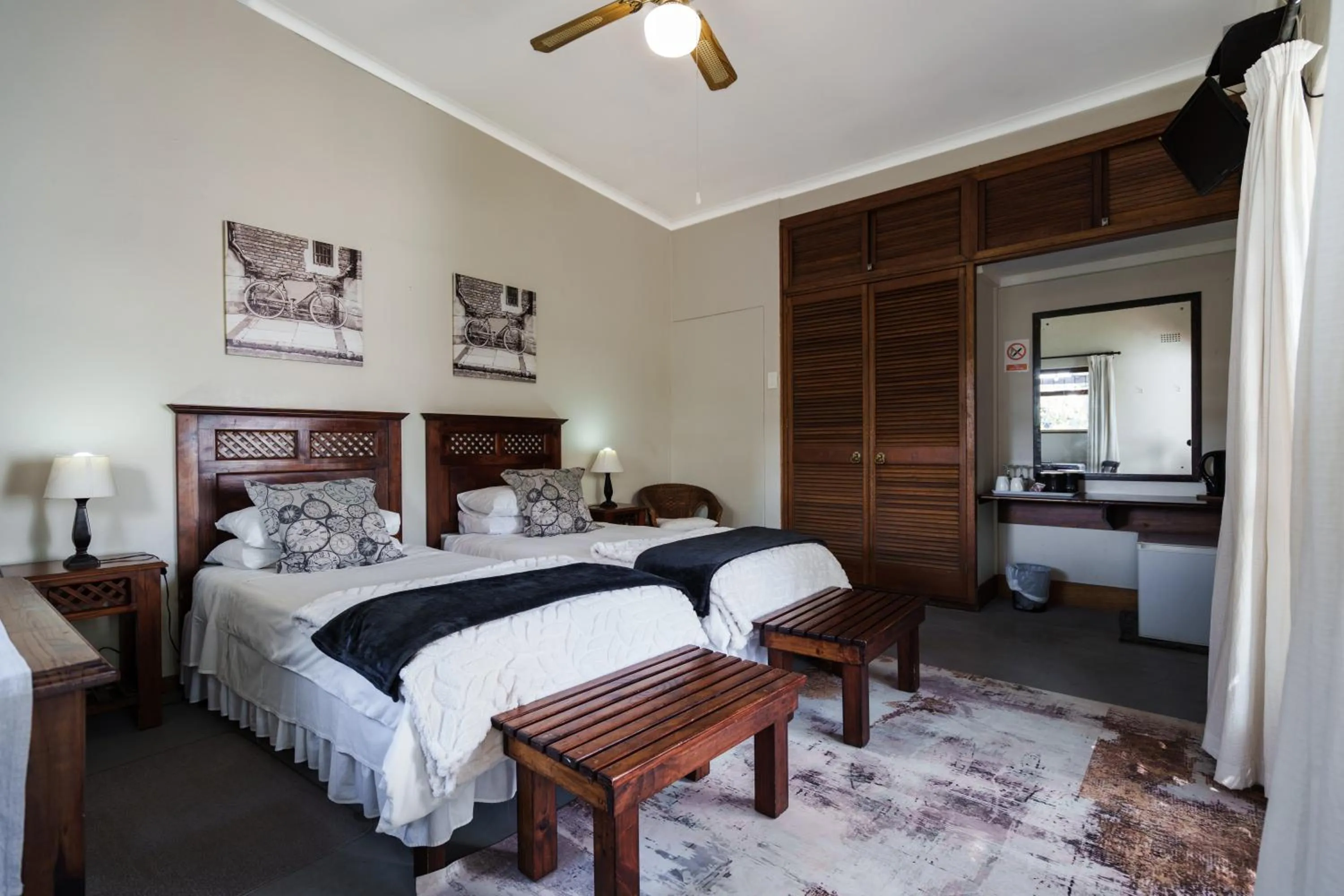 Bedroom, Bed in Be My Guest Lodge