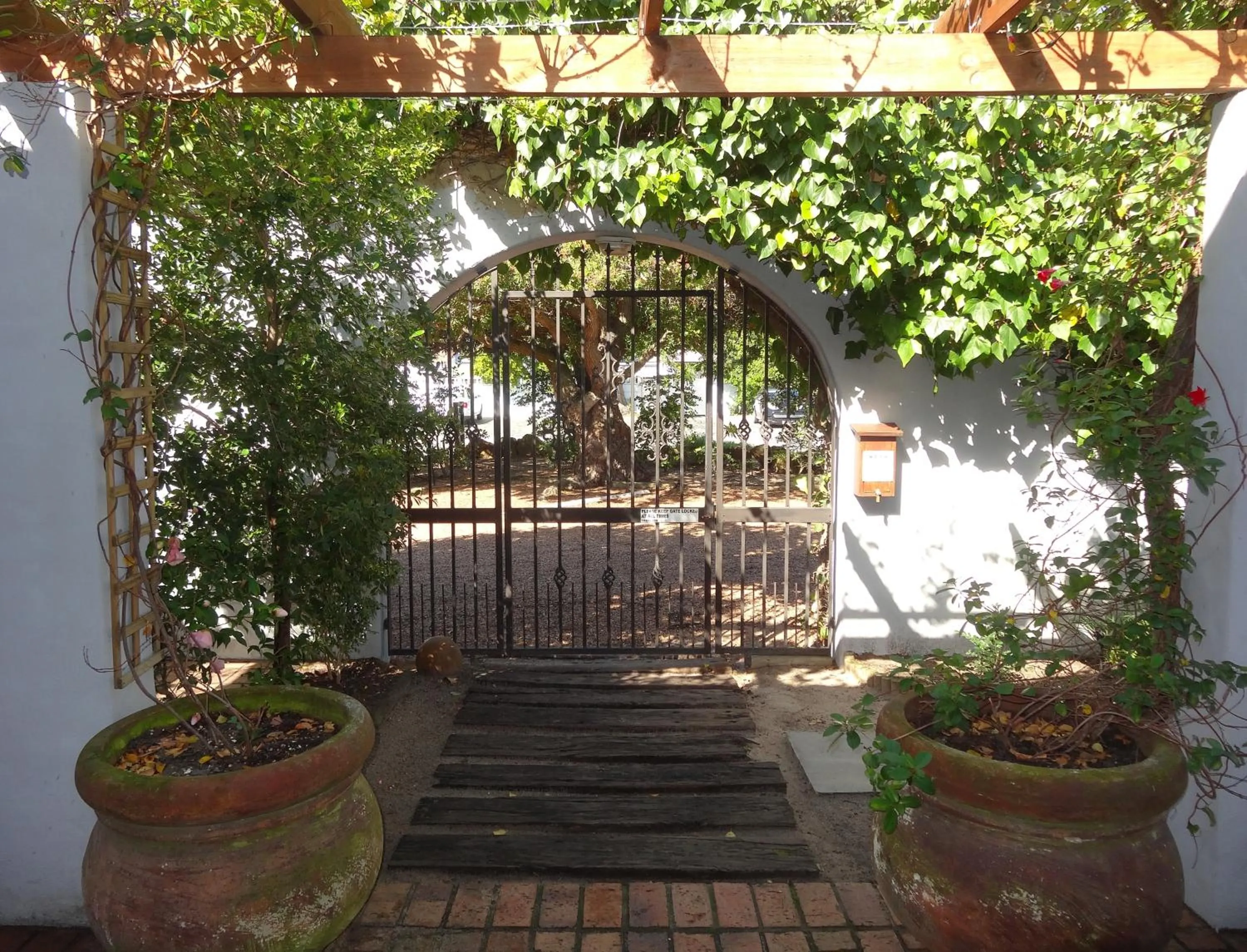 Facade/entrance in Be My Guest Lodge