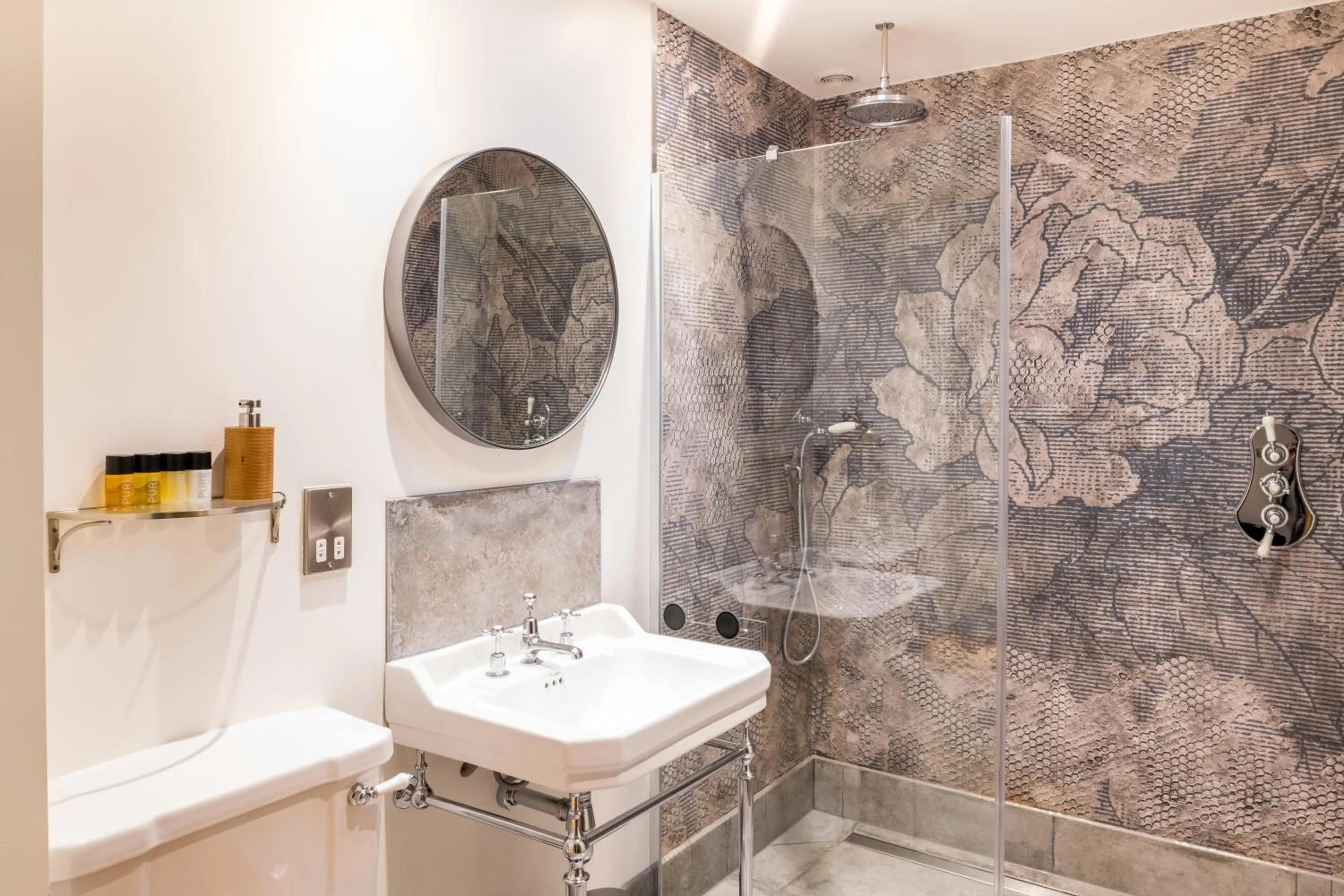 Shower in The Brisley Bell